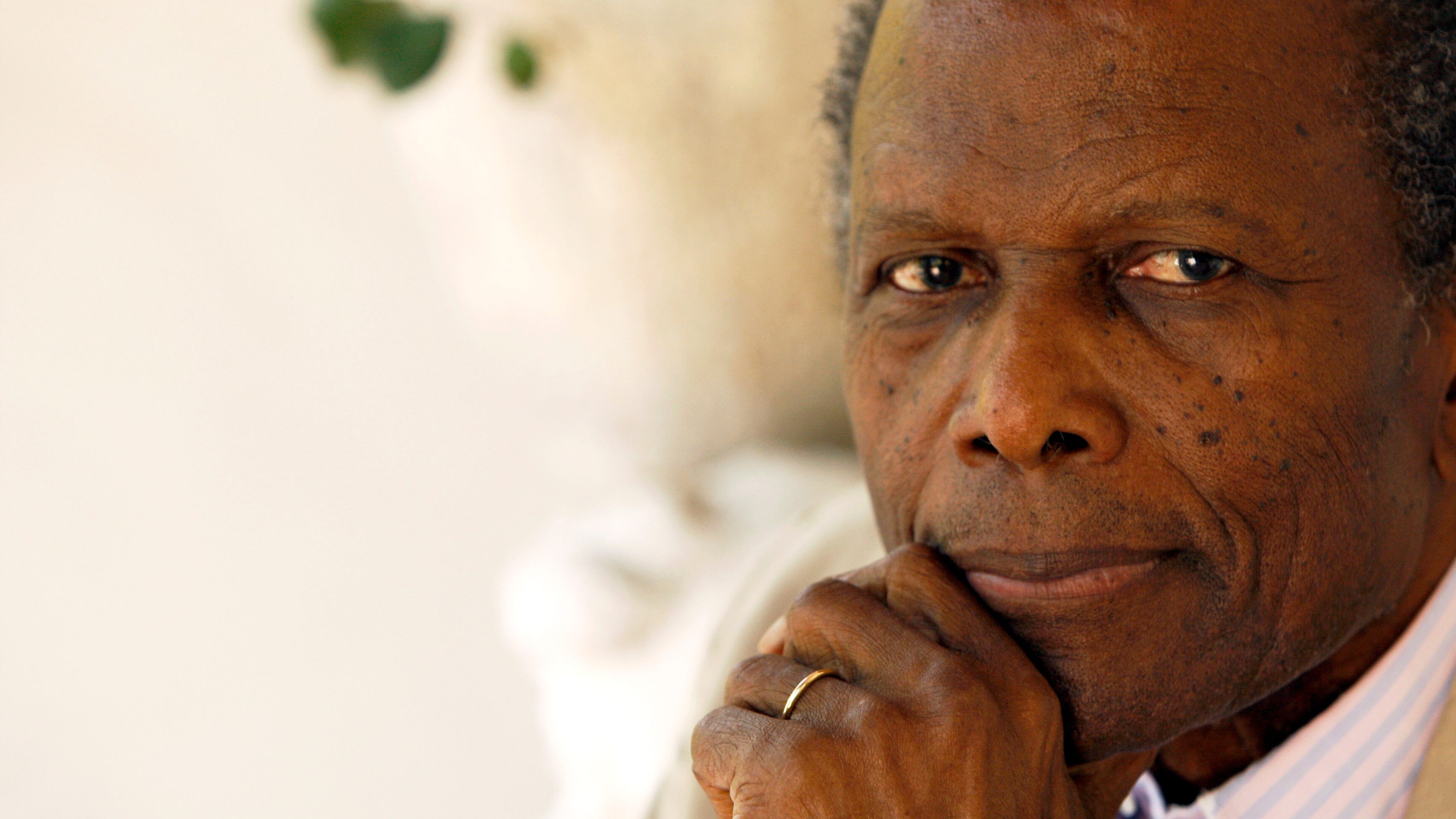 Oscar winner and groundbreaking star Sidney Poitier dies