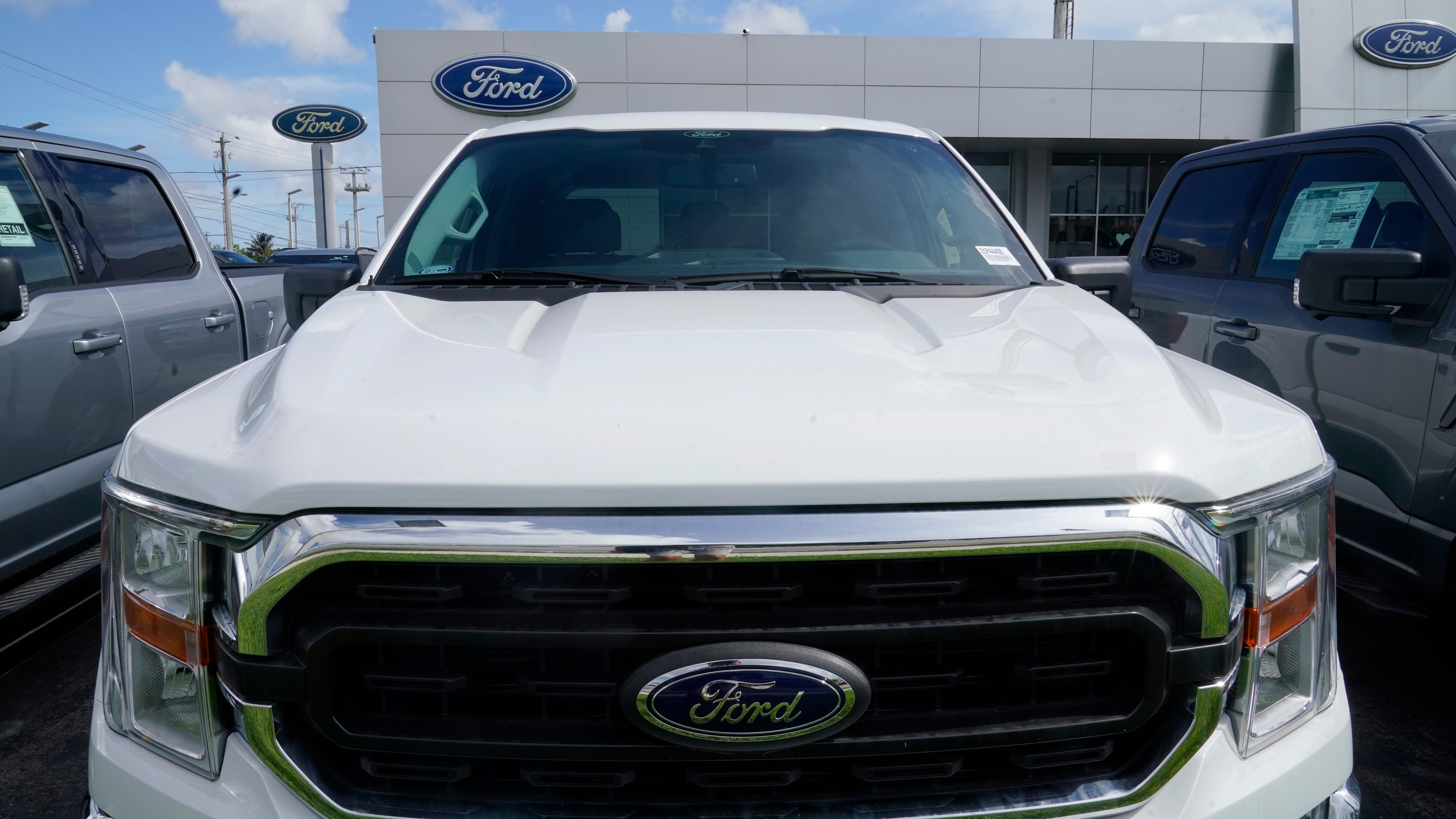 Ford overcomes computer chip shortage, posts surprise profit