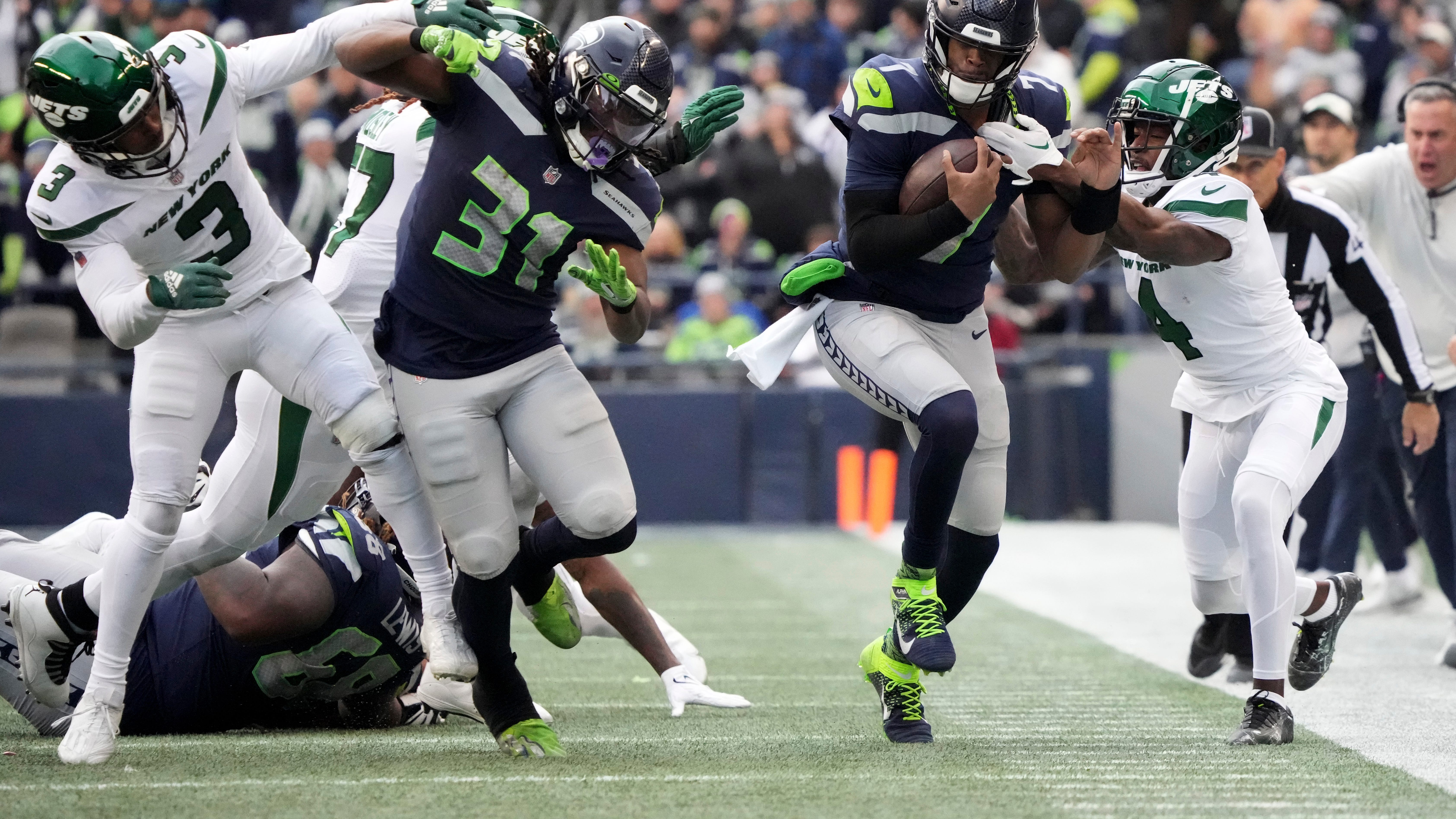 Seahawks keep playoff hopes alive with win, eliminate Jets
