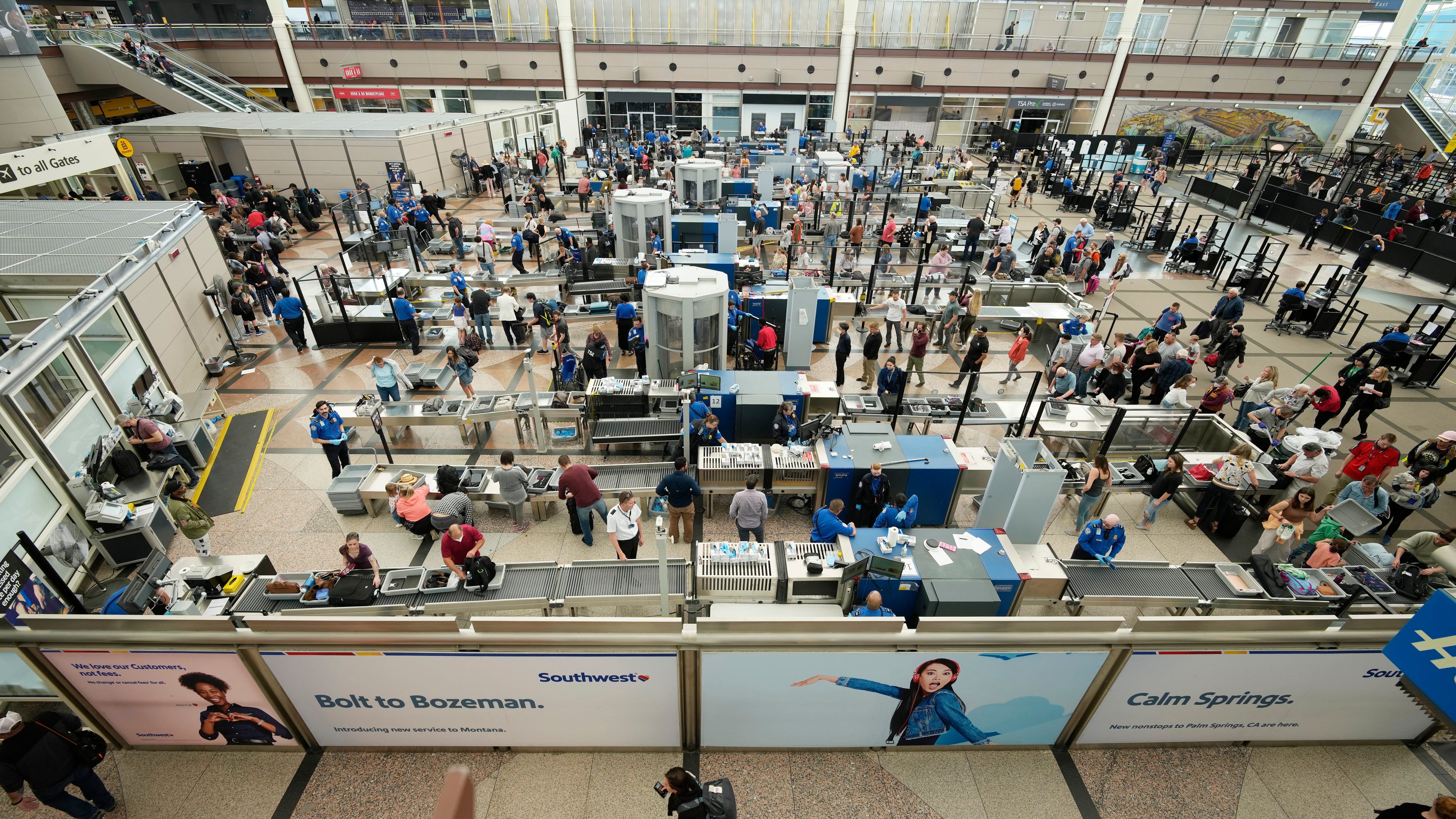 Canceled flights mar first weekend of summer for travelers