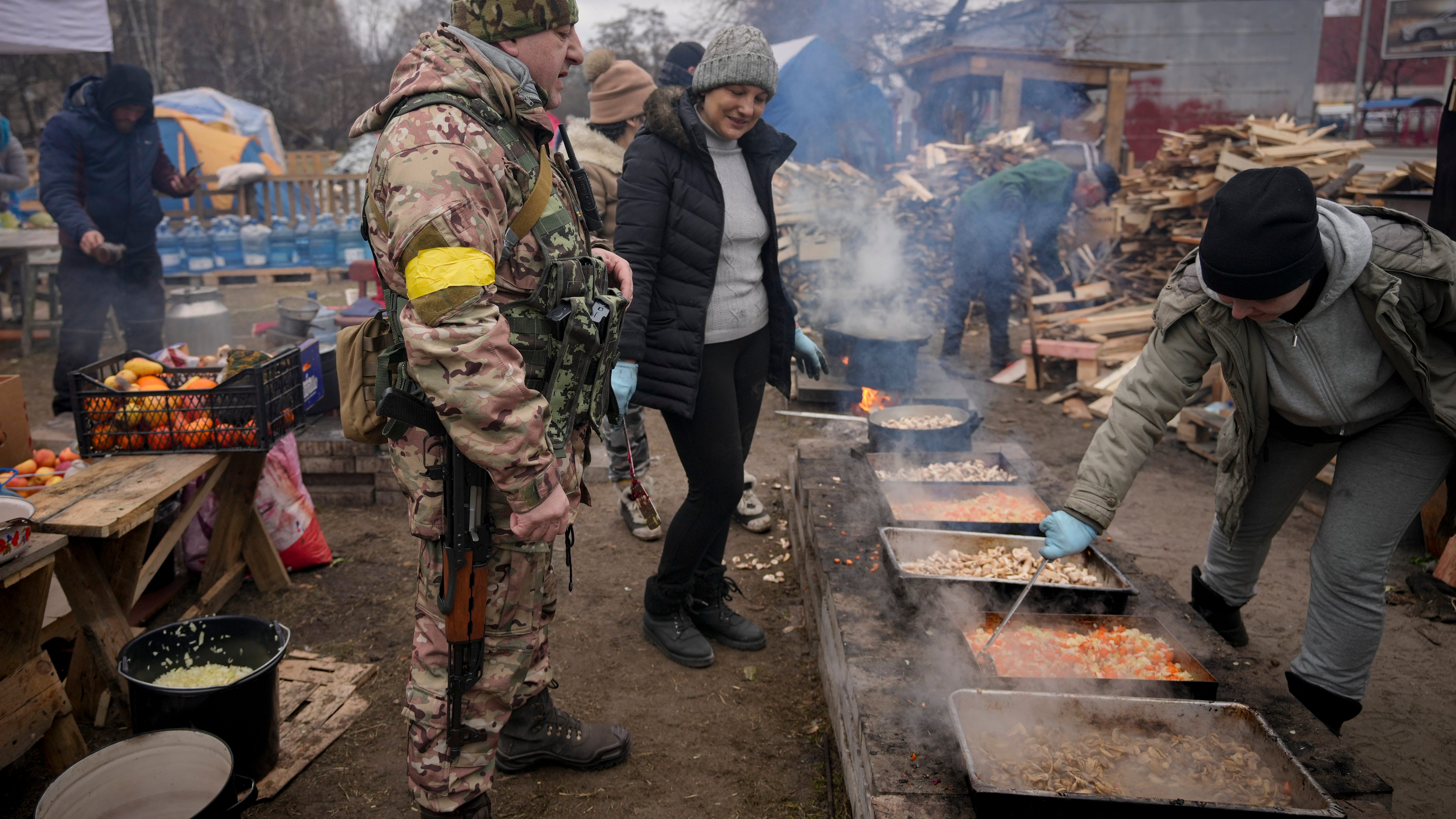 'Yes, we need hands': Kitchen pops up in Ukraine's capital