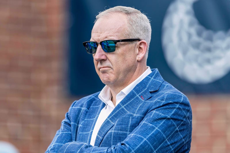 College Sports Commish Spat