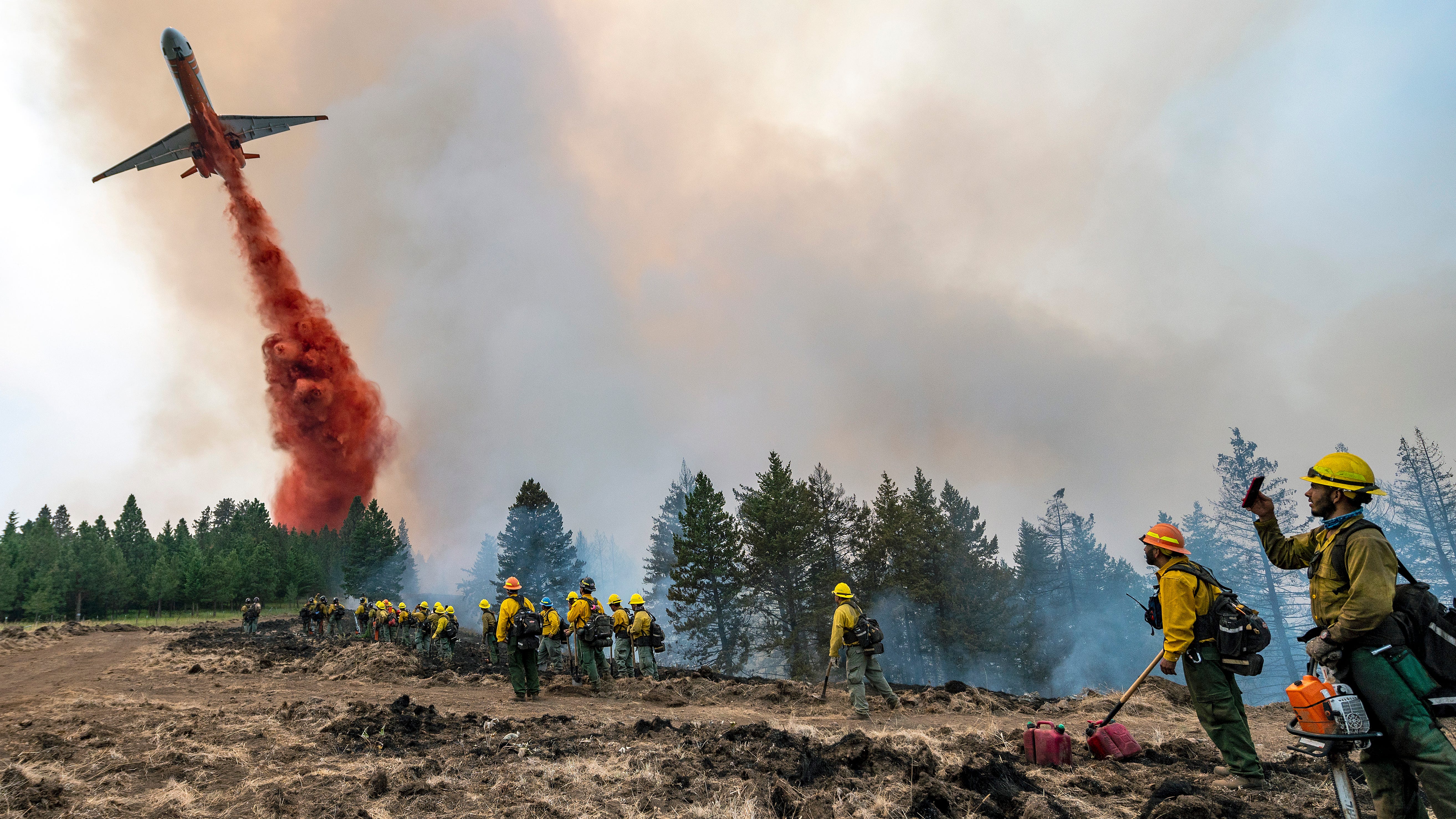 Thousands of firefighters battle big blazes across the West