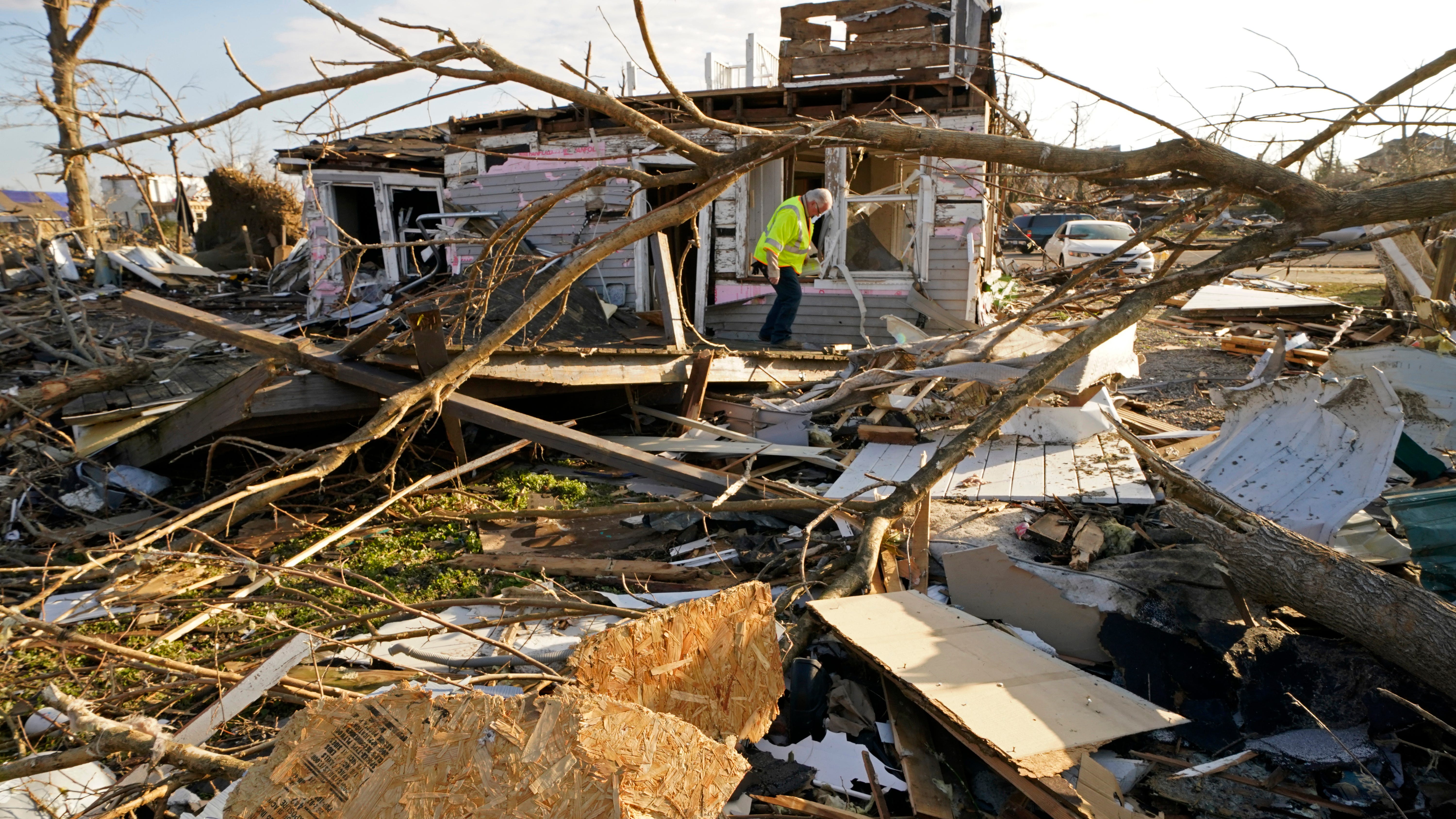 Kentucky safety agency to review tornado deaths at factory