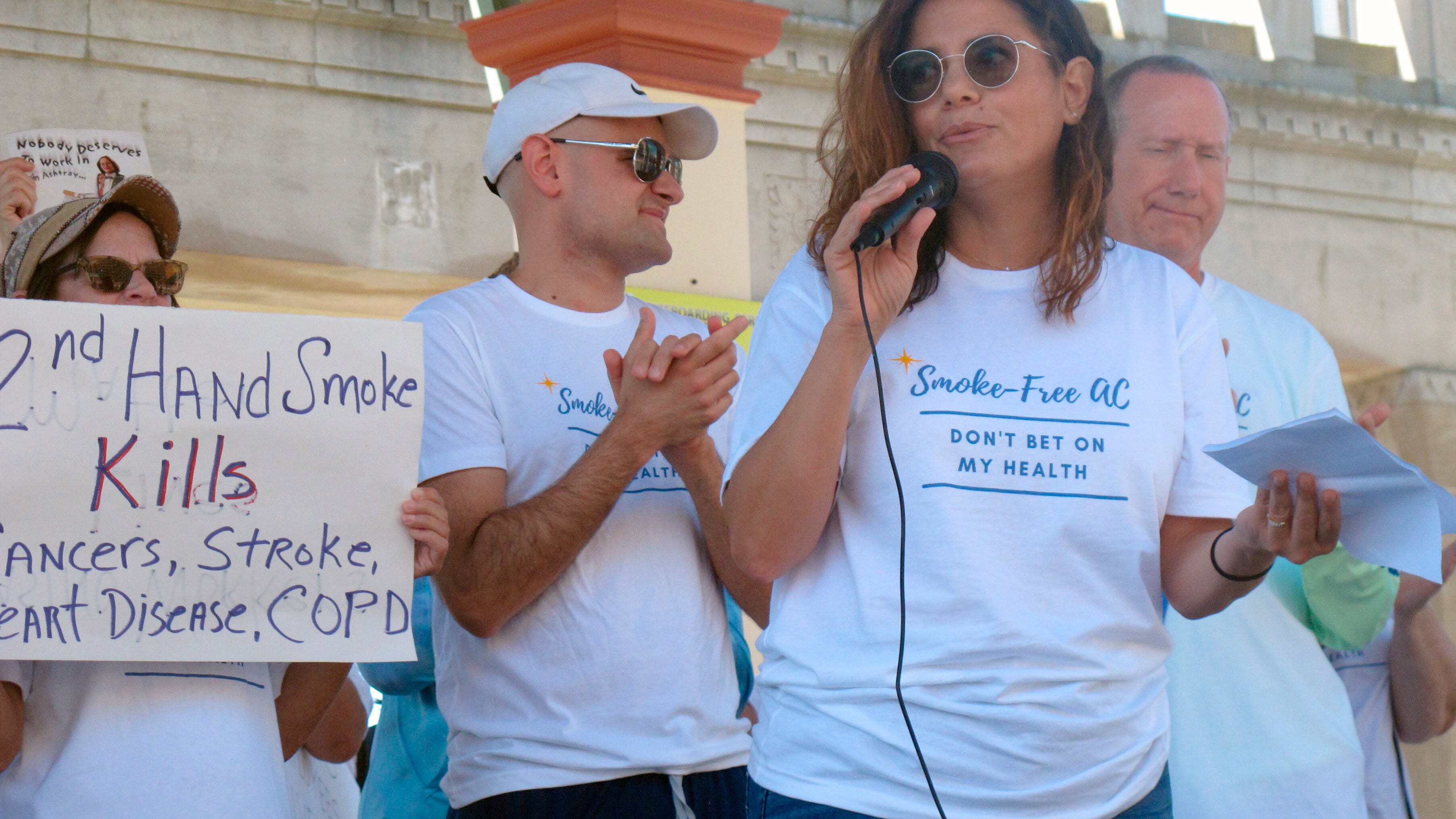 New Jersey gamblers can light up Sunday as smoking ban ends