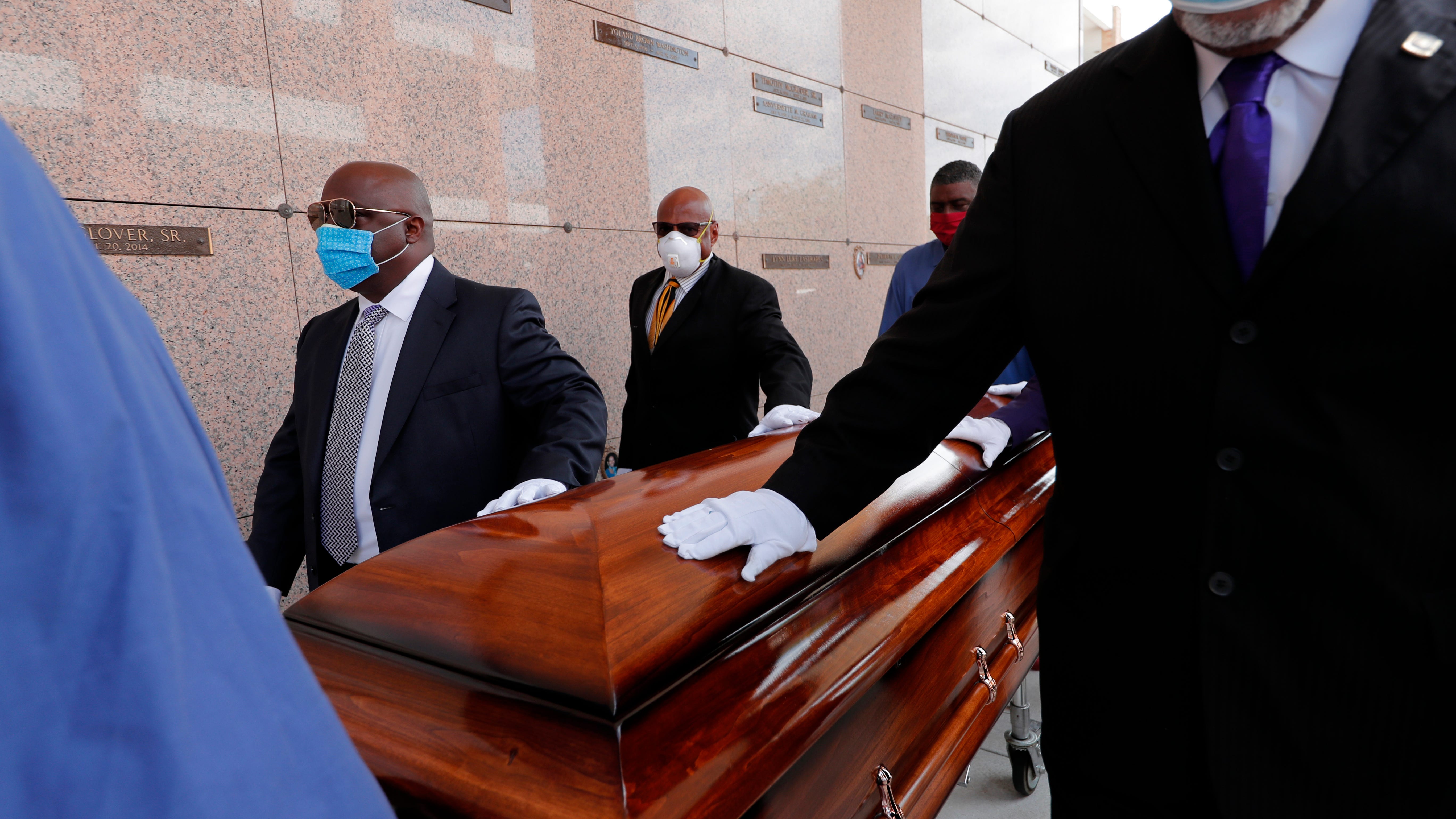 As US COVID-19 death toll nears 600,000, racial gaps persist