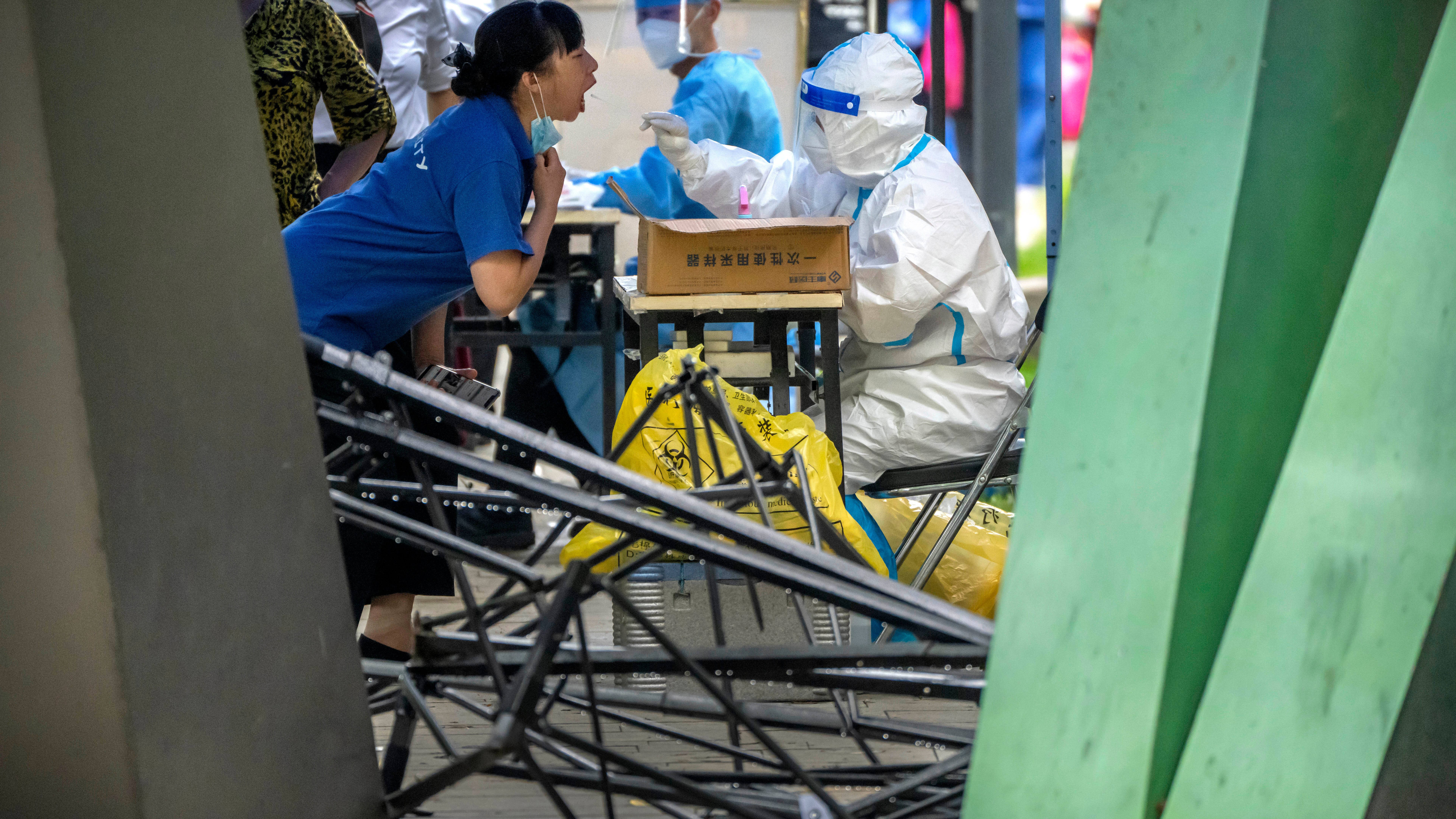 Shanghai, Beijing order new round of mass COVID-19 testing
