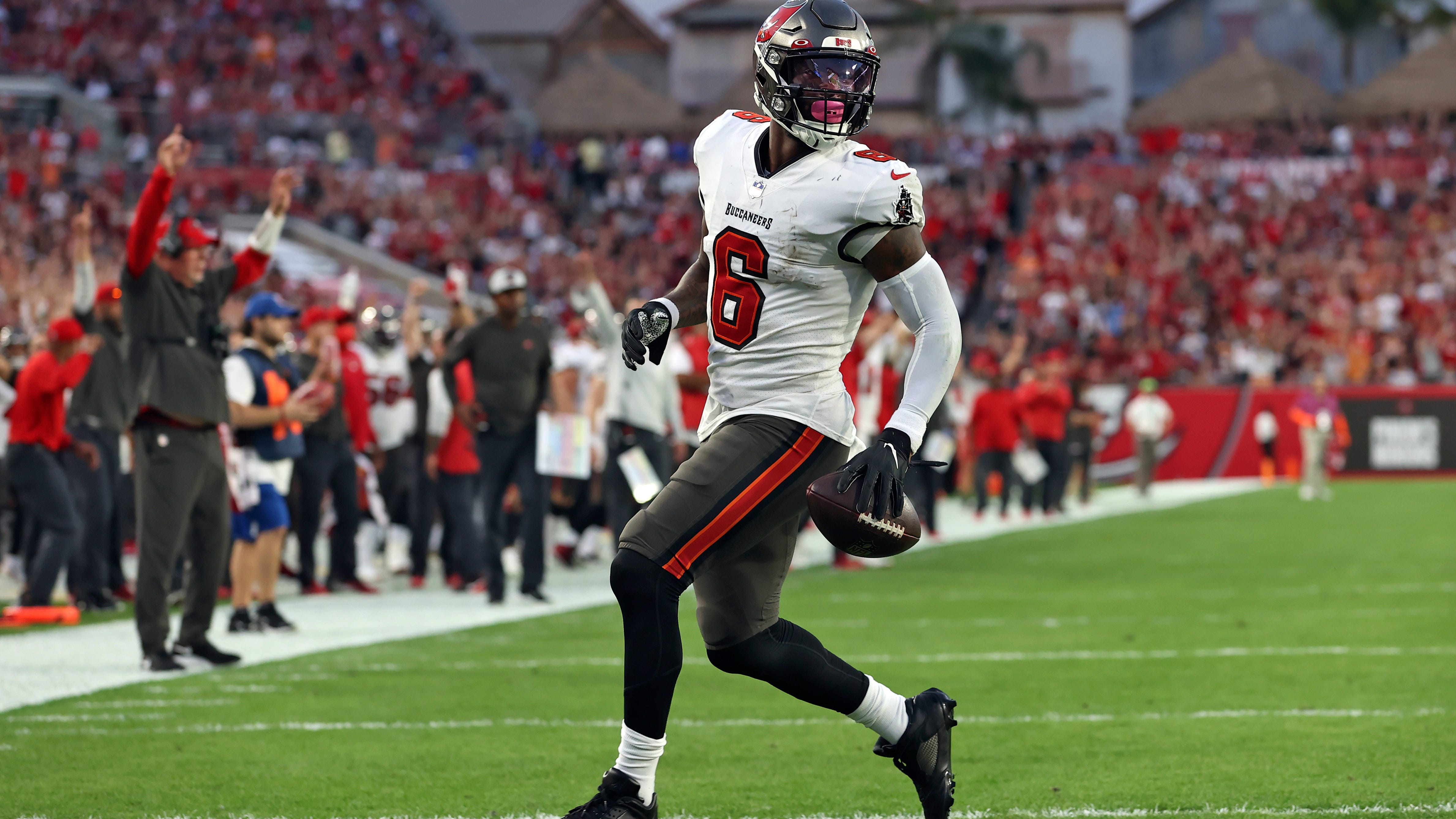 Bucs beat Panthers 41-17, earn No. 2 playoff seeding in NFC
