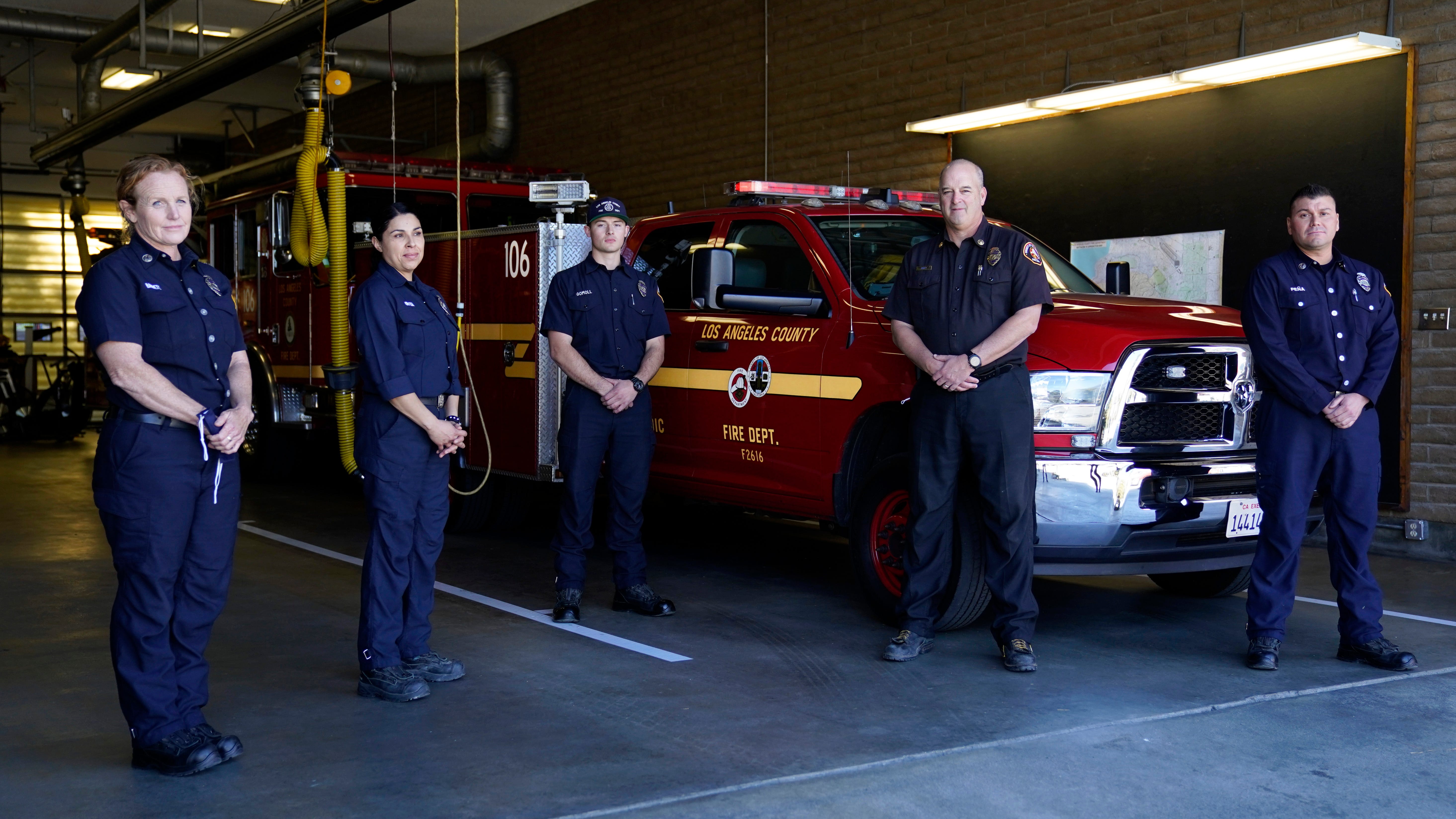 LA firefighters rely on ax, luck to free Woods from crash