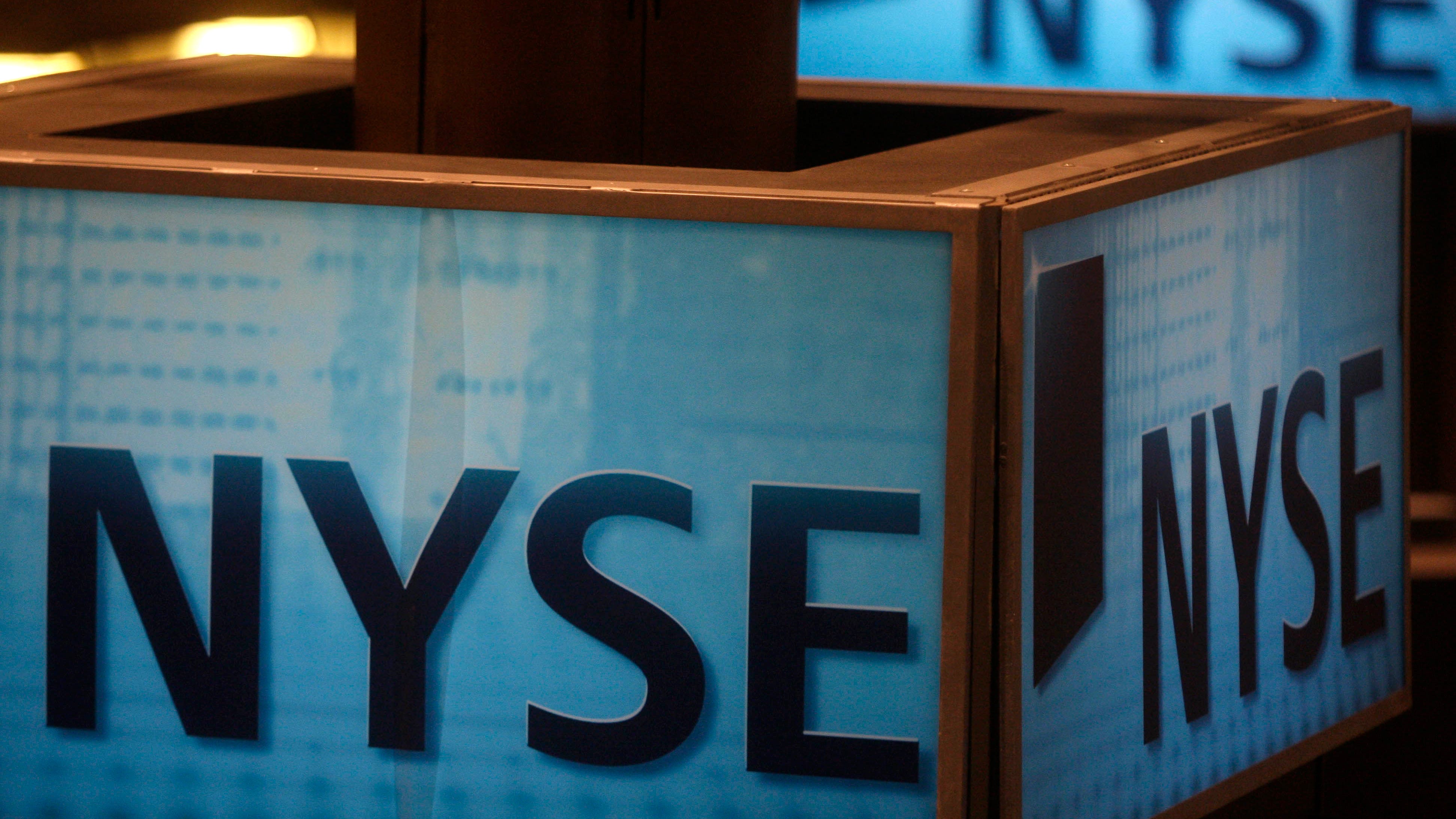 Stocks hold steady on Wall Street at close of a brutal week