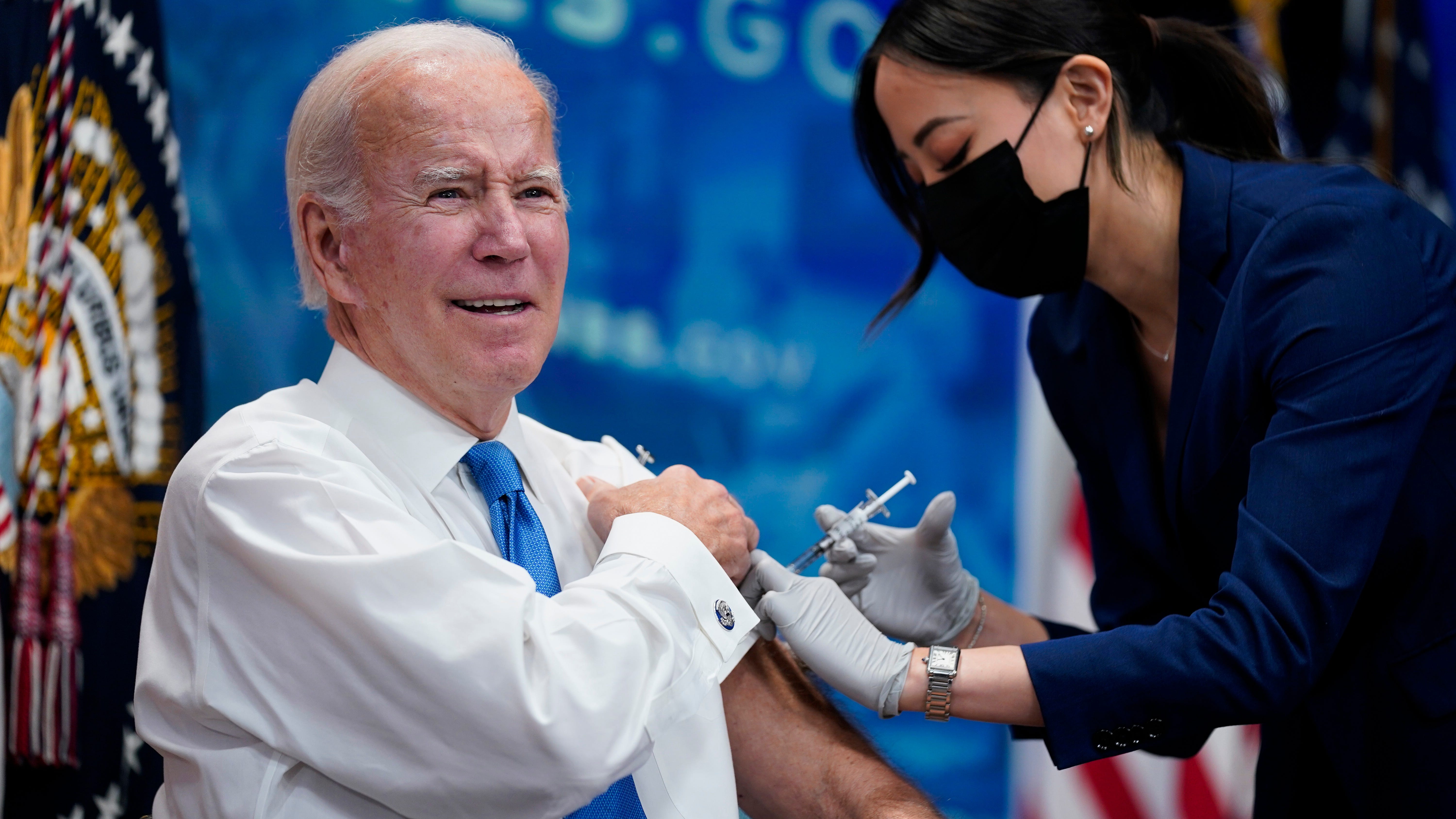 Biden gets updated COVID-19 booster shot, promotes vaccine