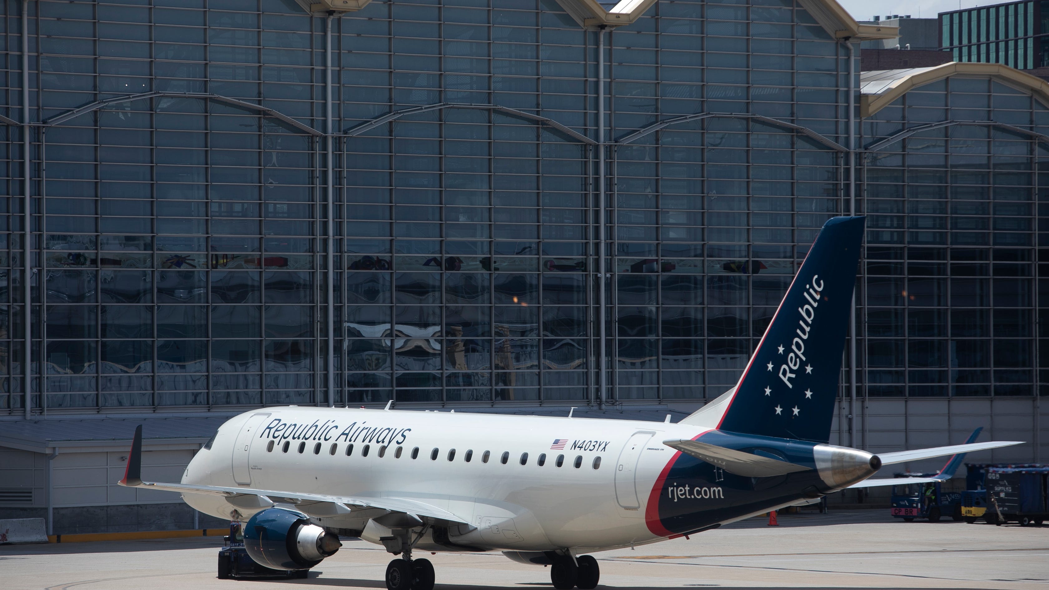 FAA rejects airline request to hire less-experienced pilots