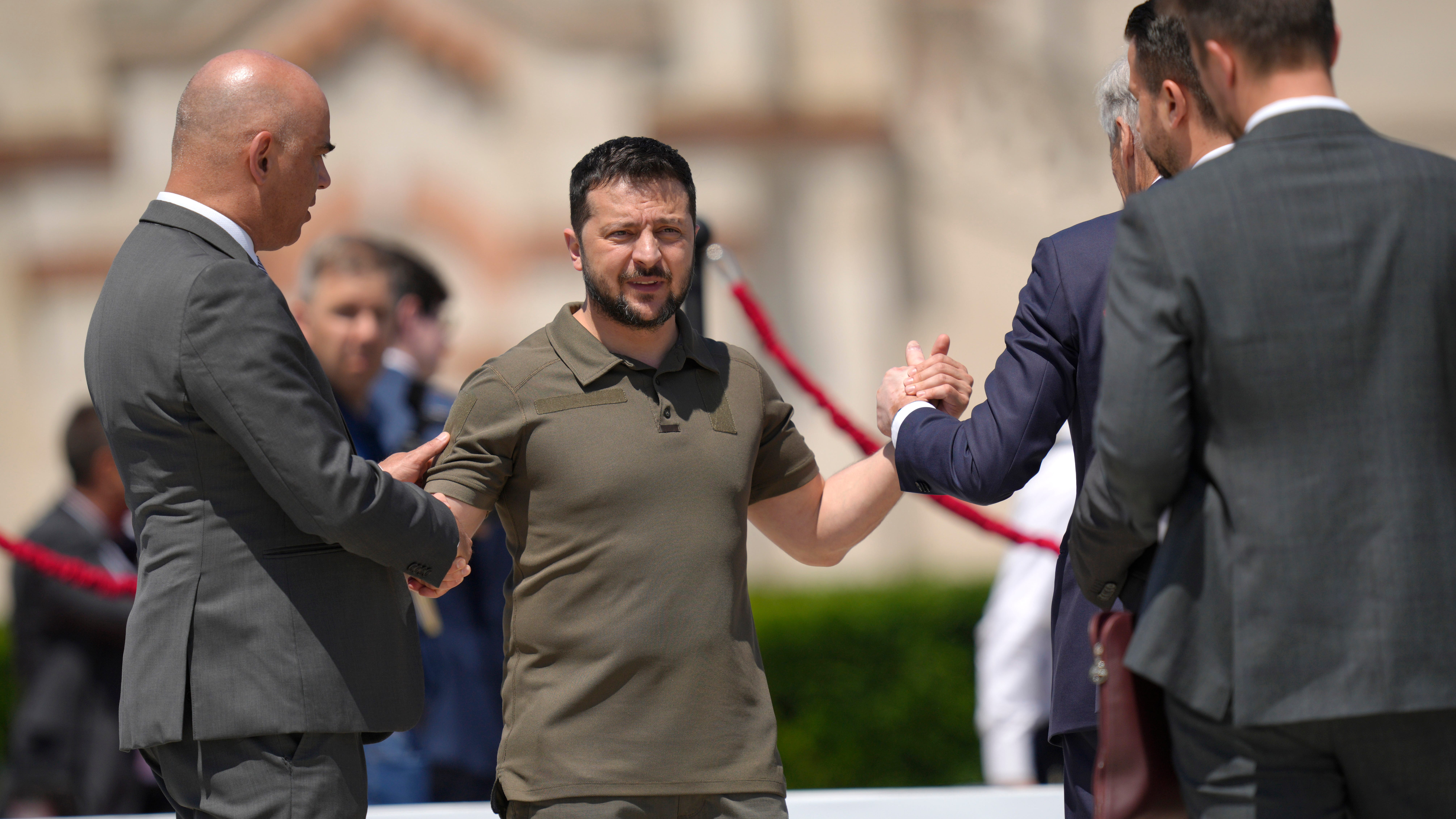 Zelenskyy pushes for Ukraine support at European leaders' summit in Moldova