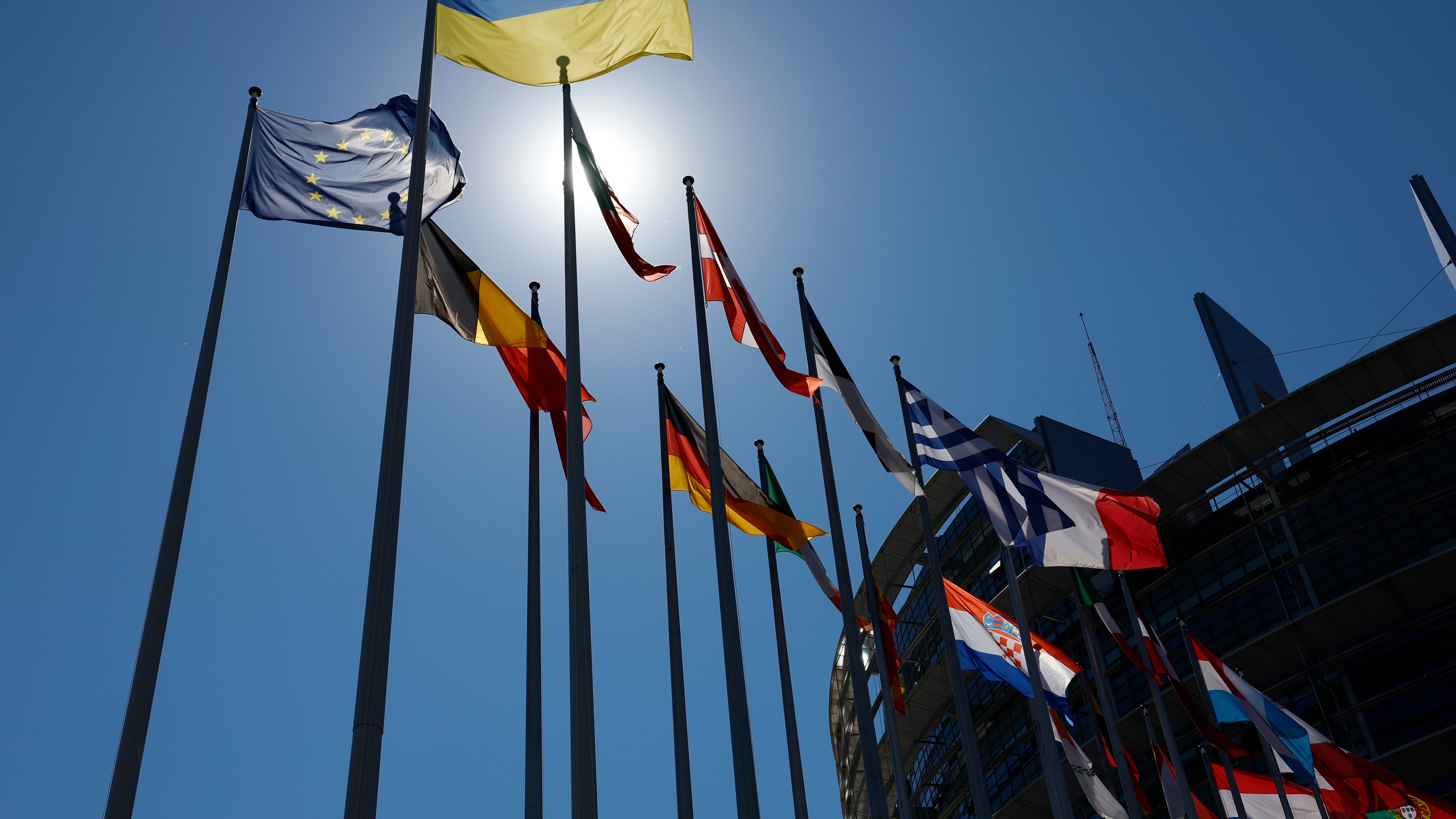 Mayor: Ukrainian city of Sloviansk hit by 'massive shelling'