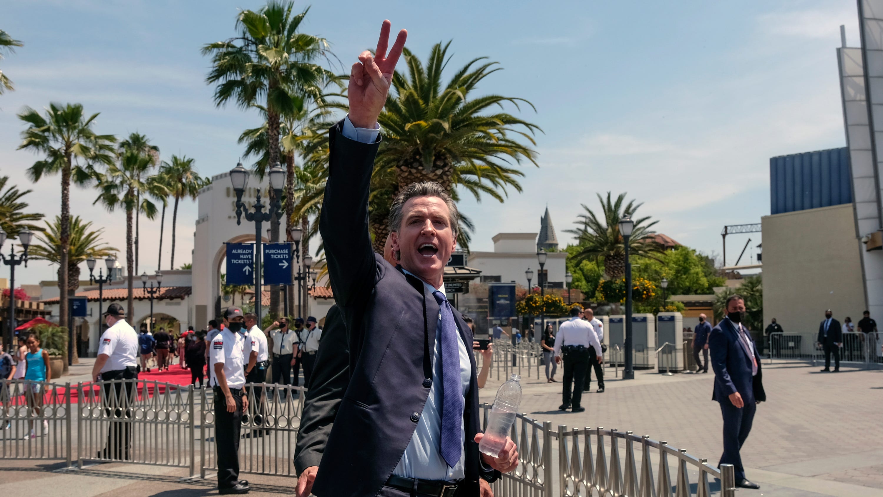 Cash payments take center stage in Newsom's 1st recall ad