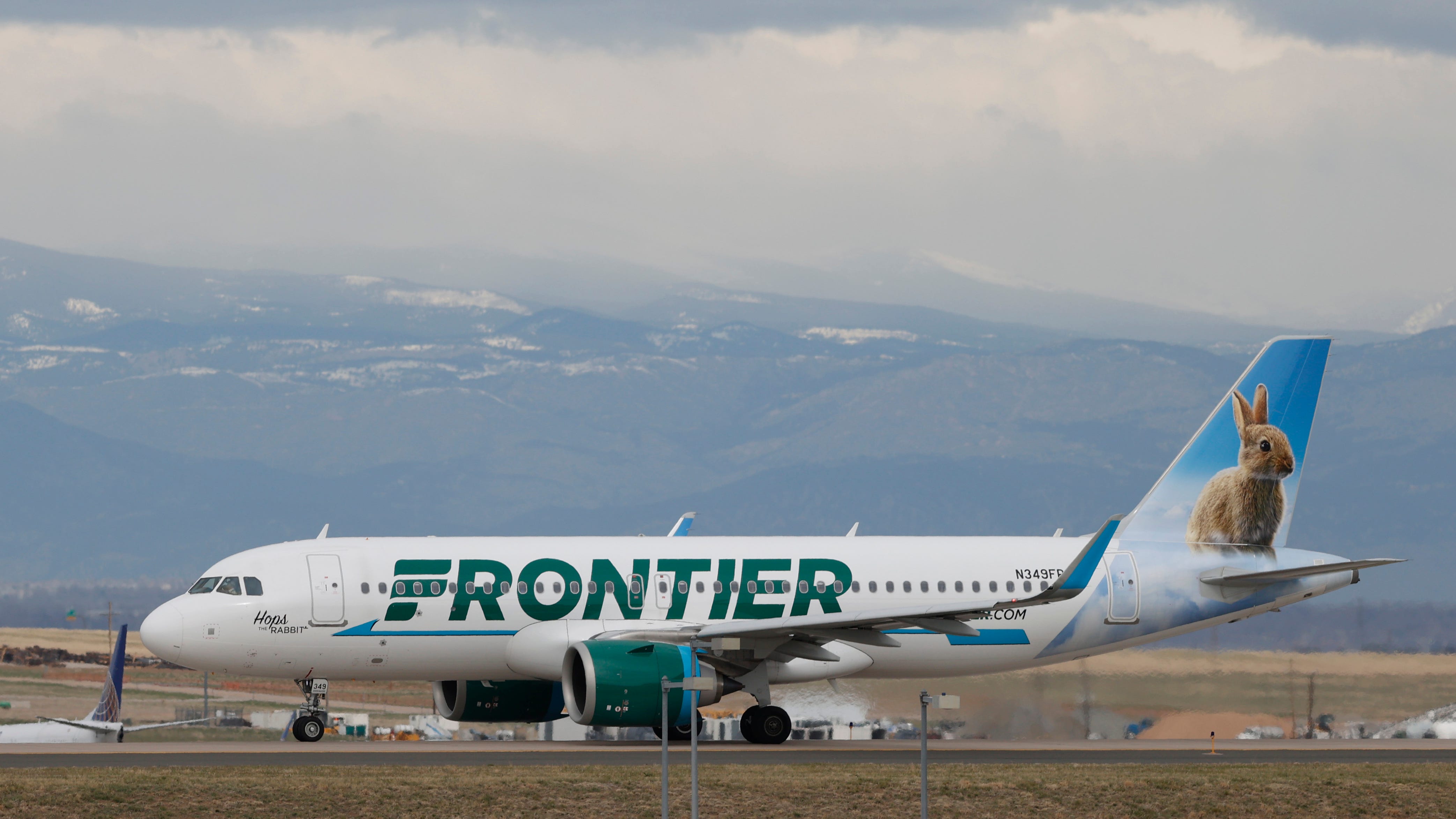 Frontier bids $2.9 billion for rival budget airline Spirit