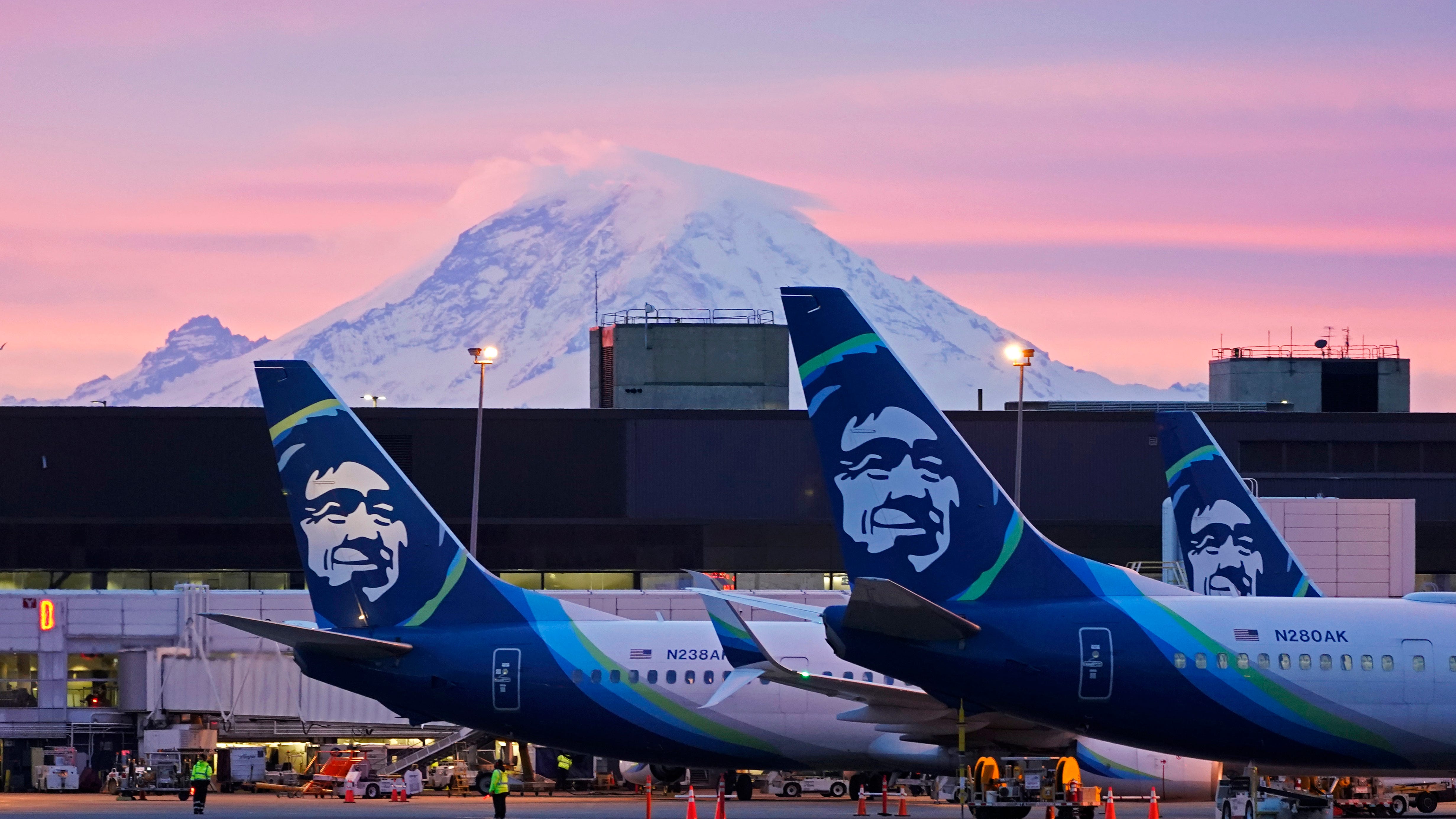 Alaska Air to require COVID-19 vaccine for employees