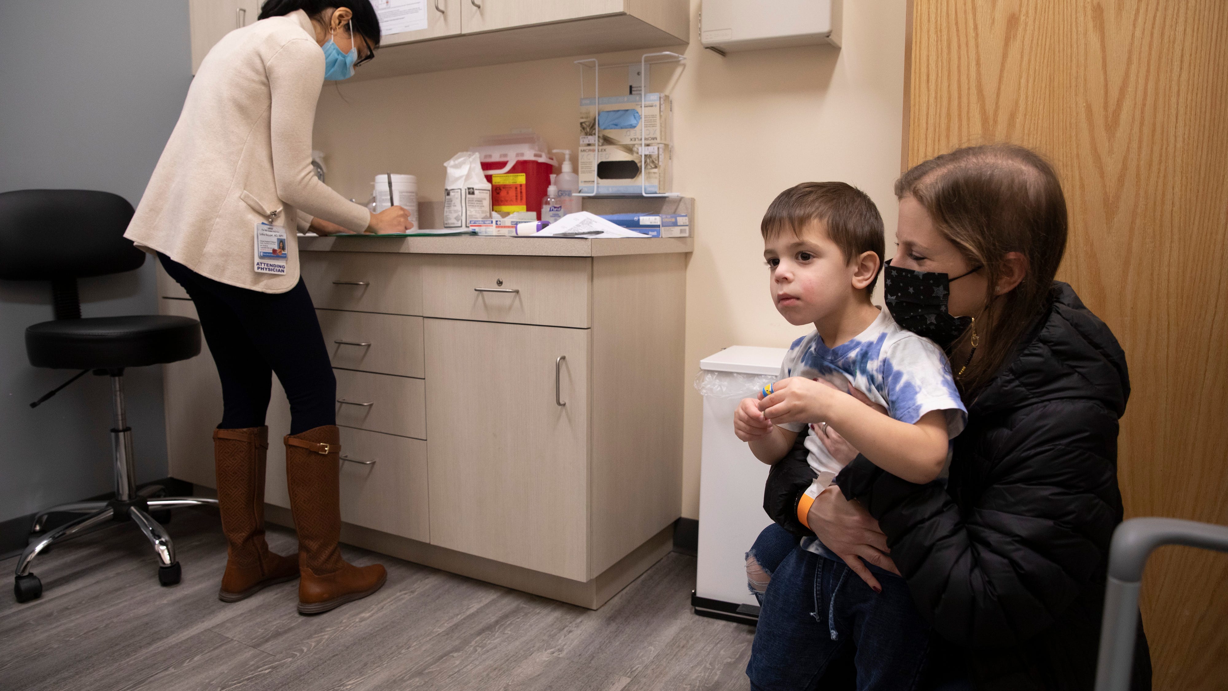 Moderna seeks to be 1st with COVID shots for littlest kids