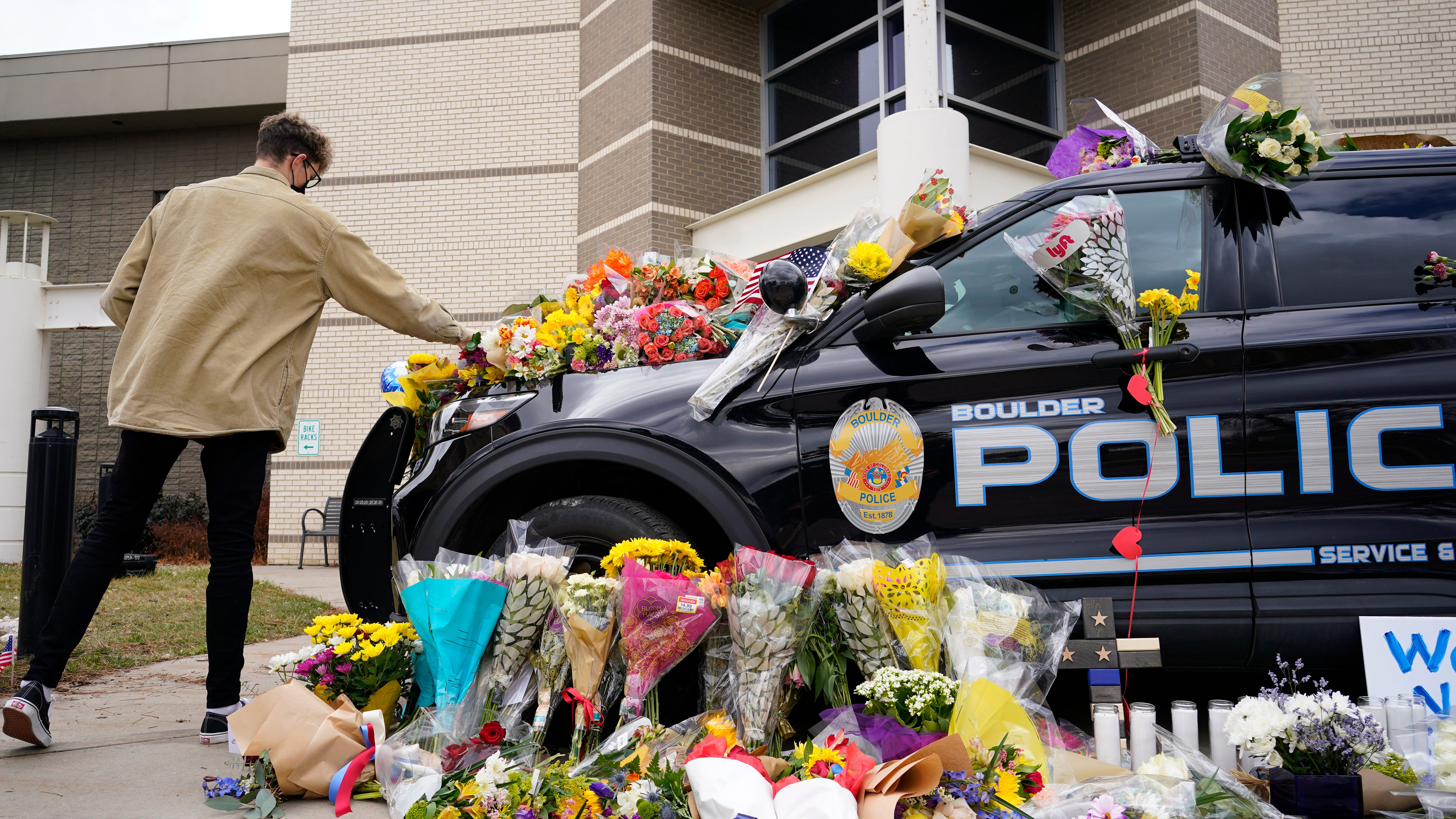 Colorado suspect got assault weapon 6 days before shooting