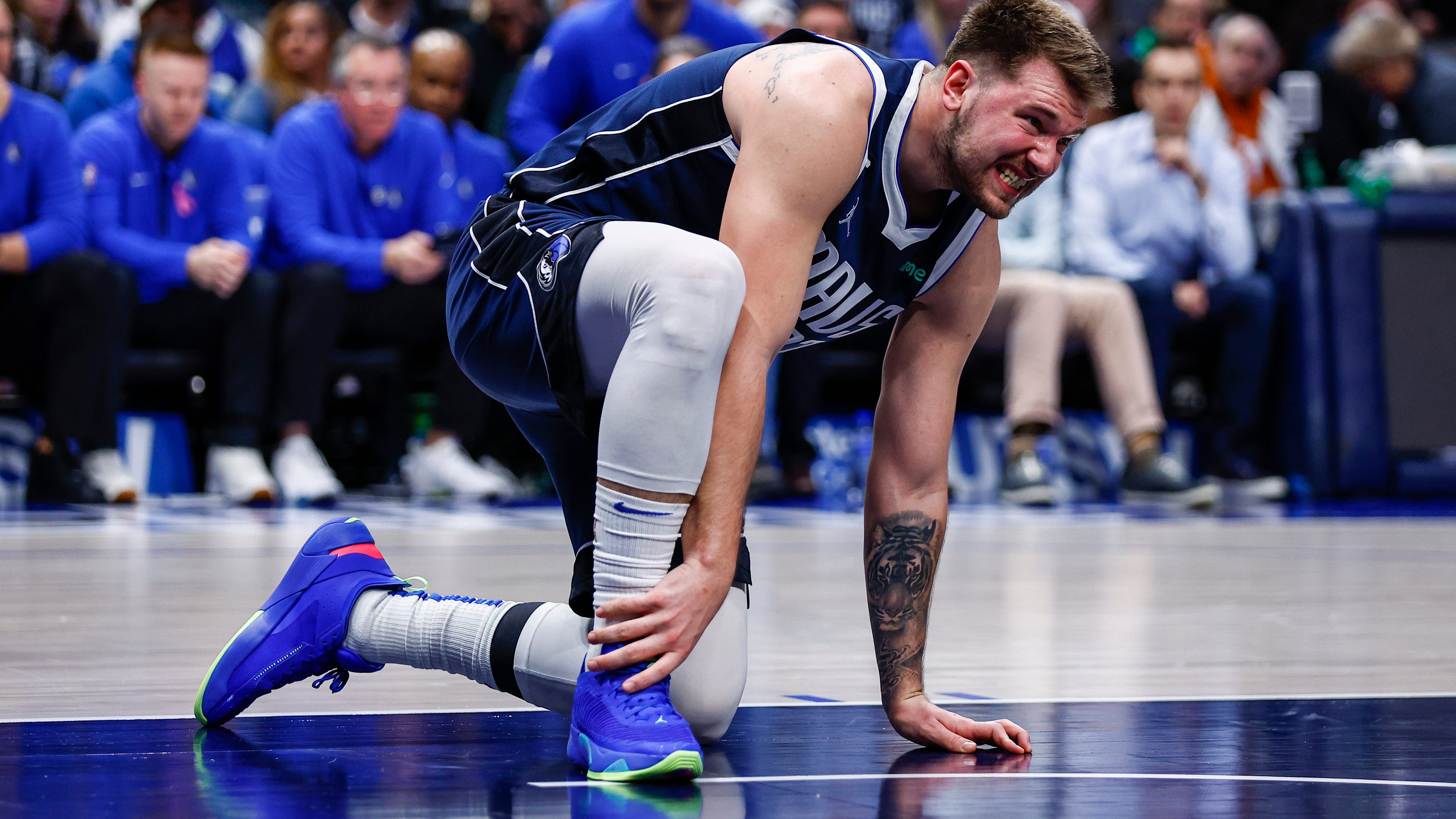 Mavs hang on after Doncic hurt, hand Pels 10th straight loss