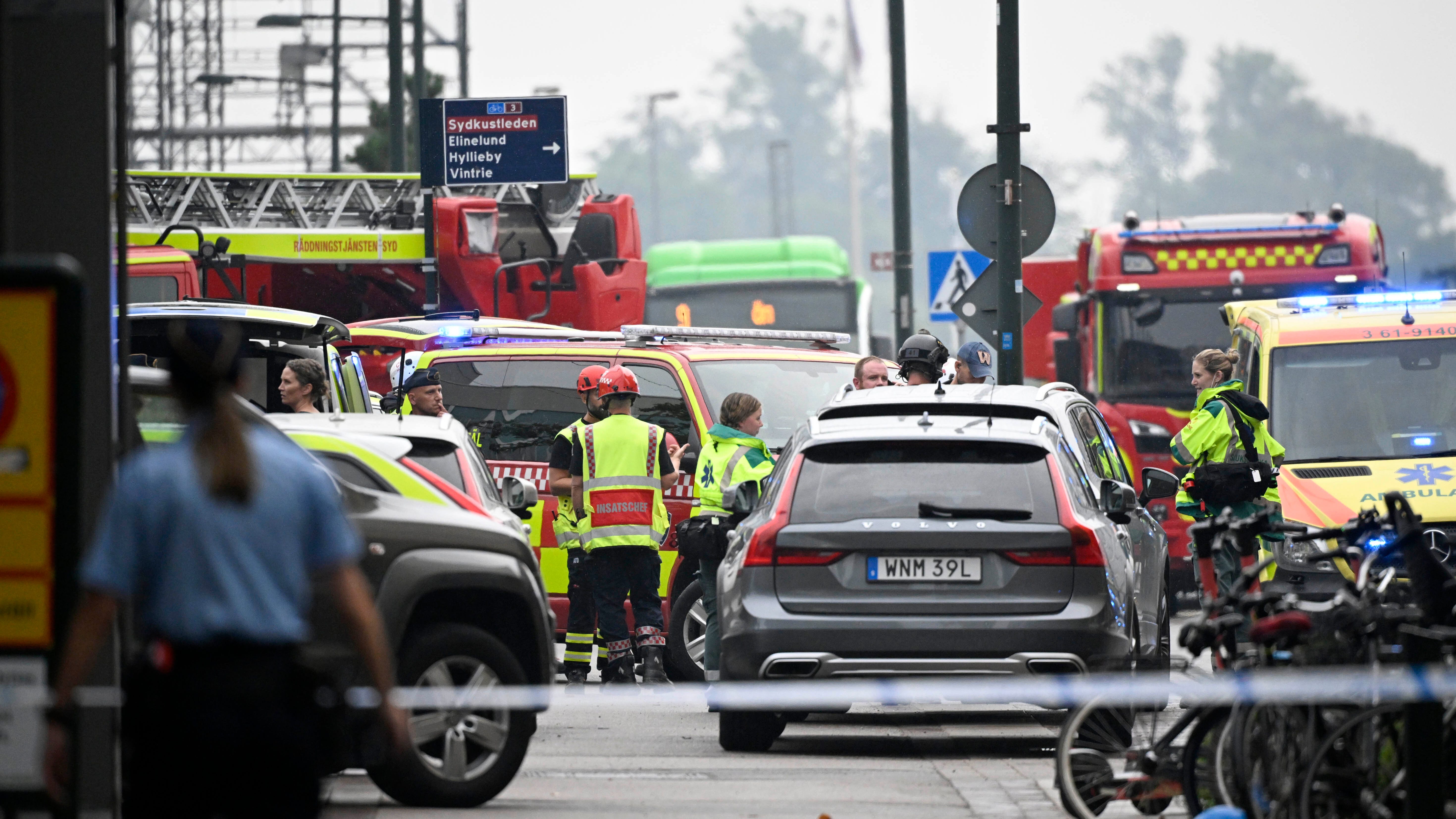 Sweden: 2 wounded in shopping center shooting