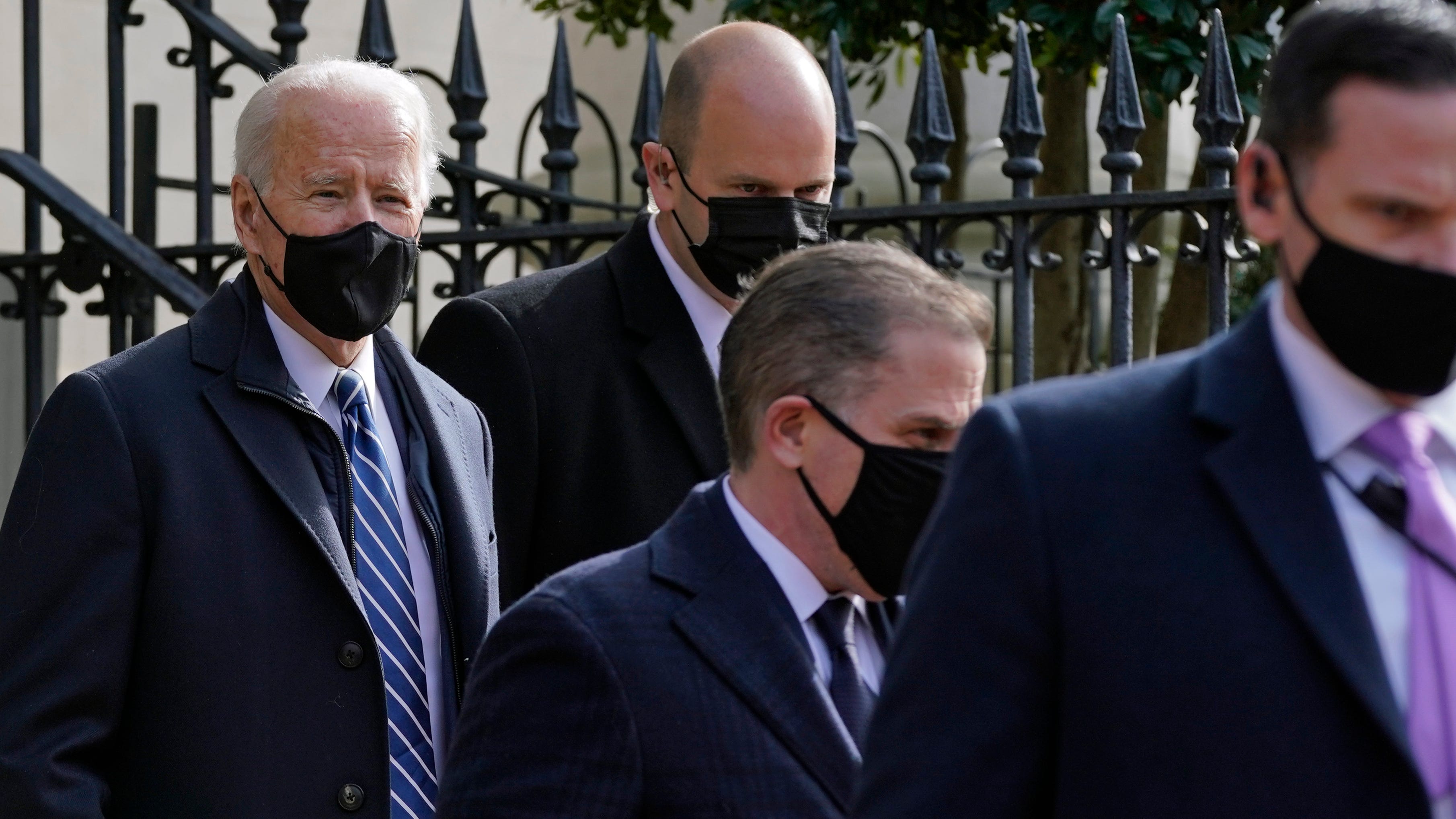 Biden to reinstate COVID travel rules, add South Africa
