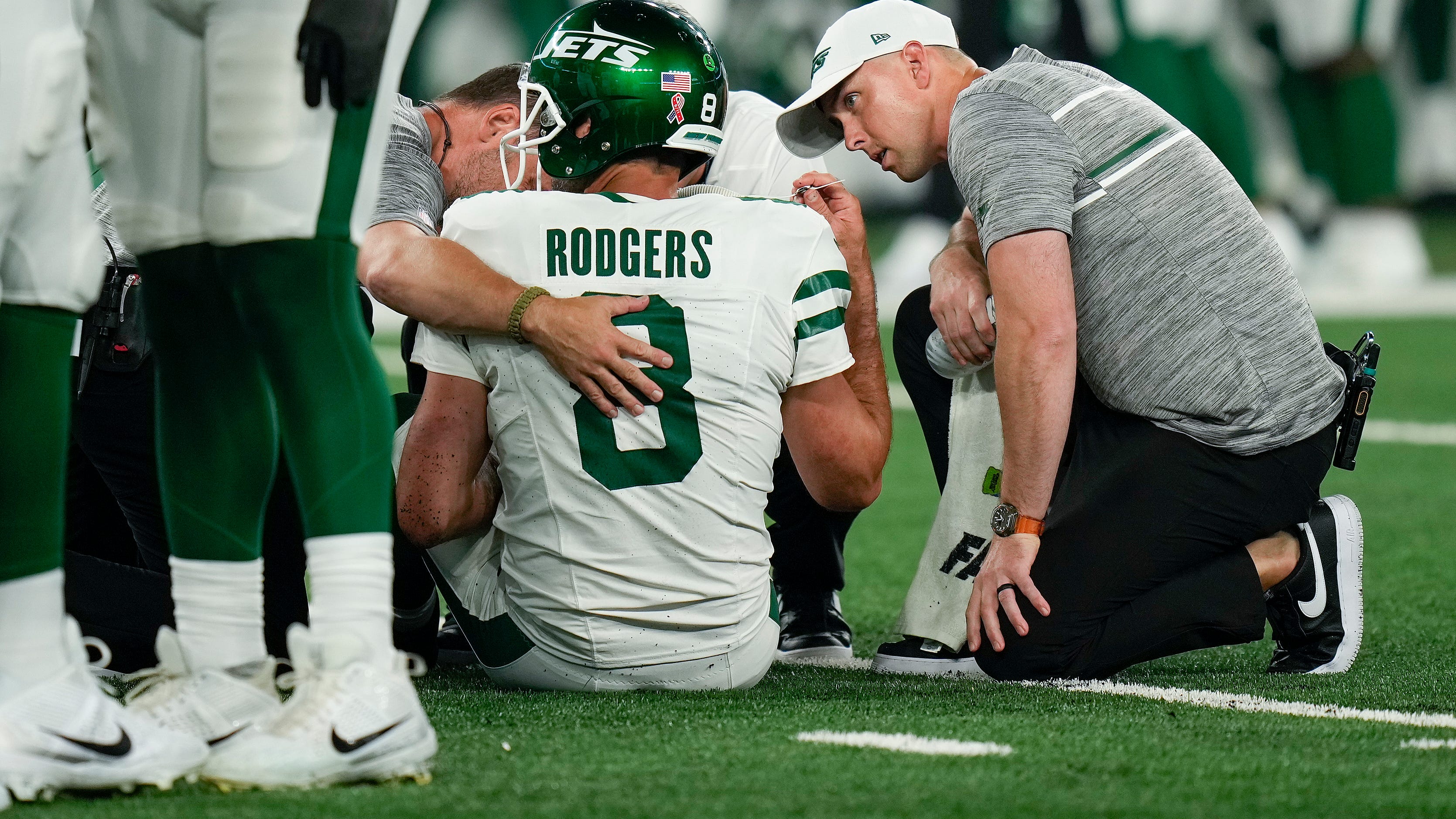 Aaron Rodgers injures his left Achilles tendon in his first series for the Jets