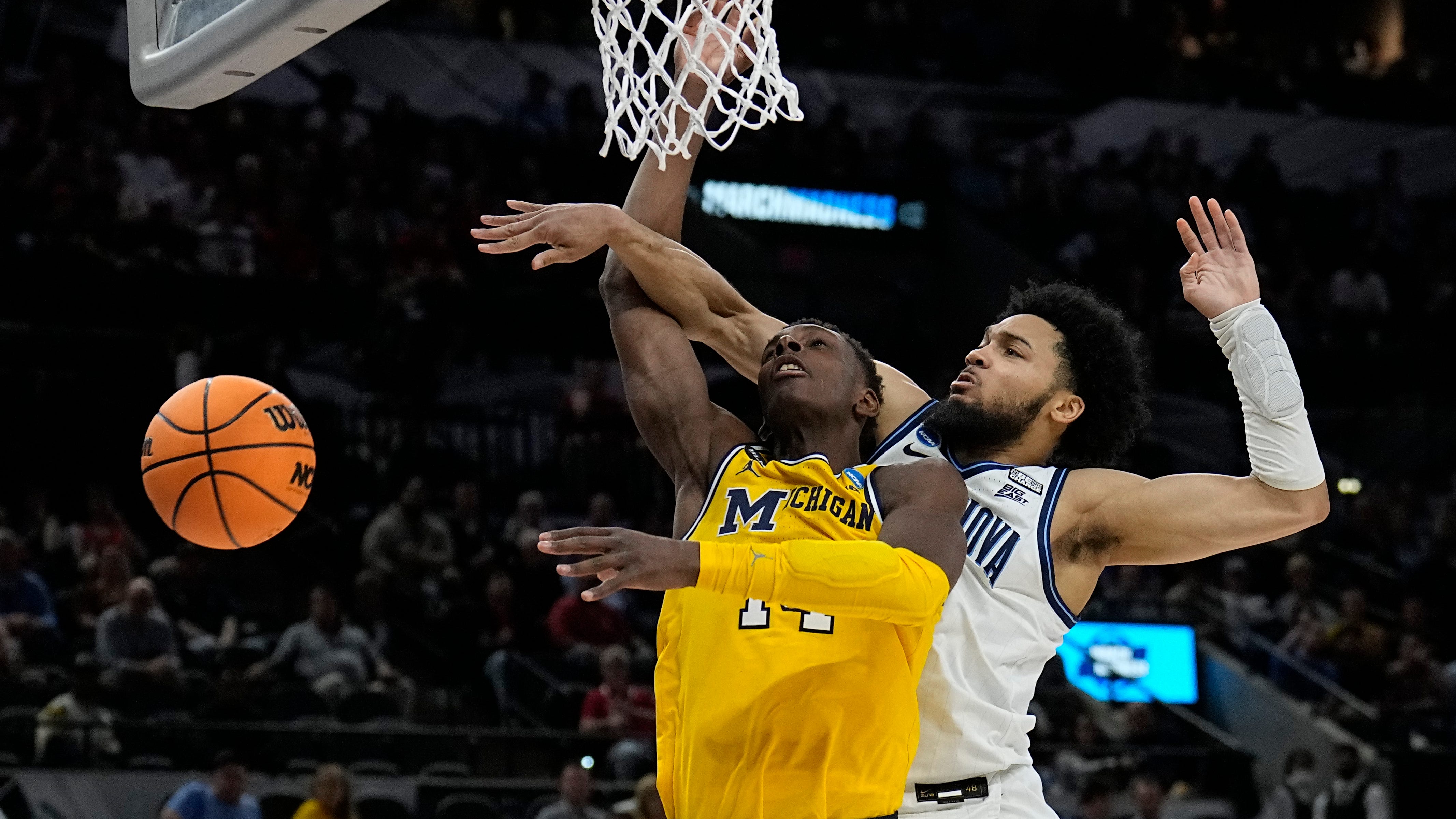 Samuels powers Villanova over Michigan 63-55 in Sweet 16