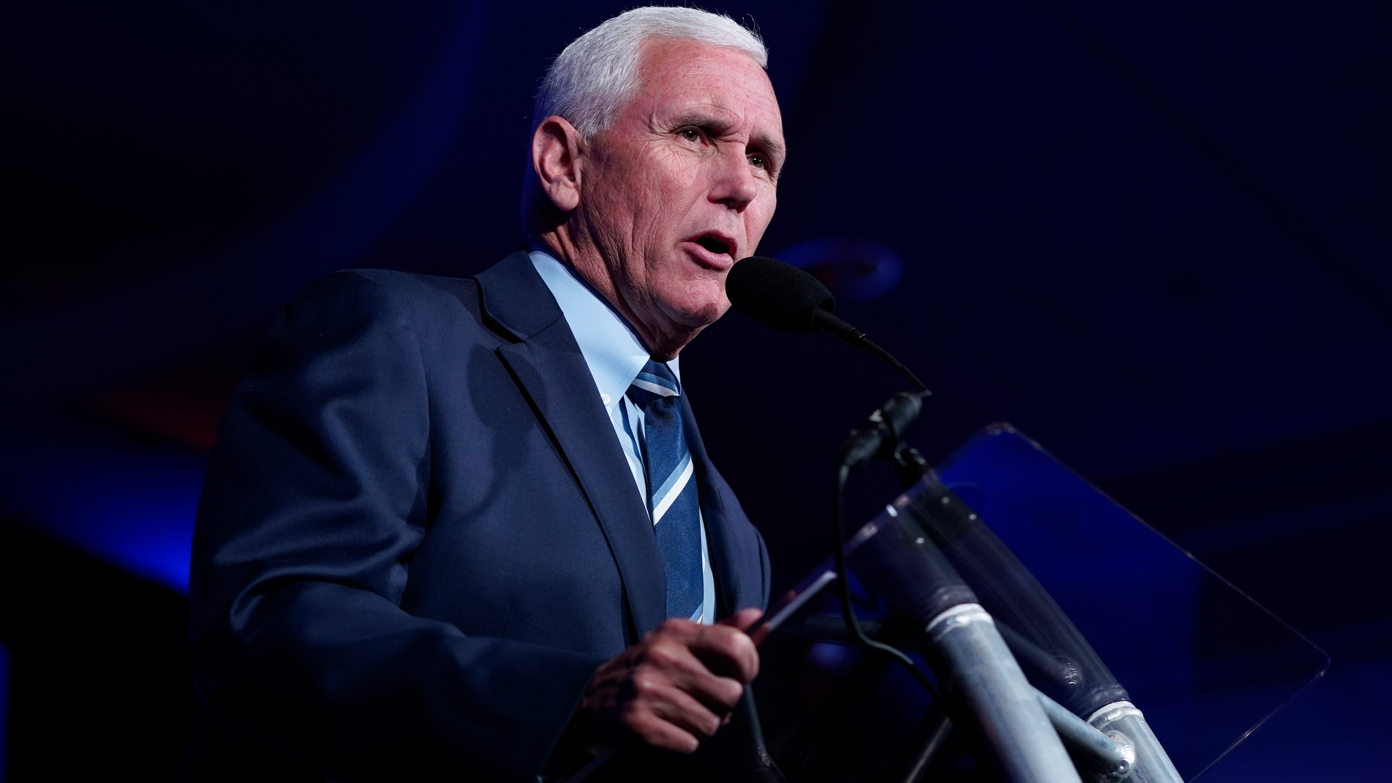 Trump and Pence back in Washington for rival speeches