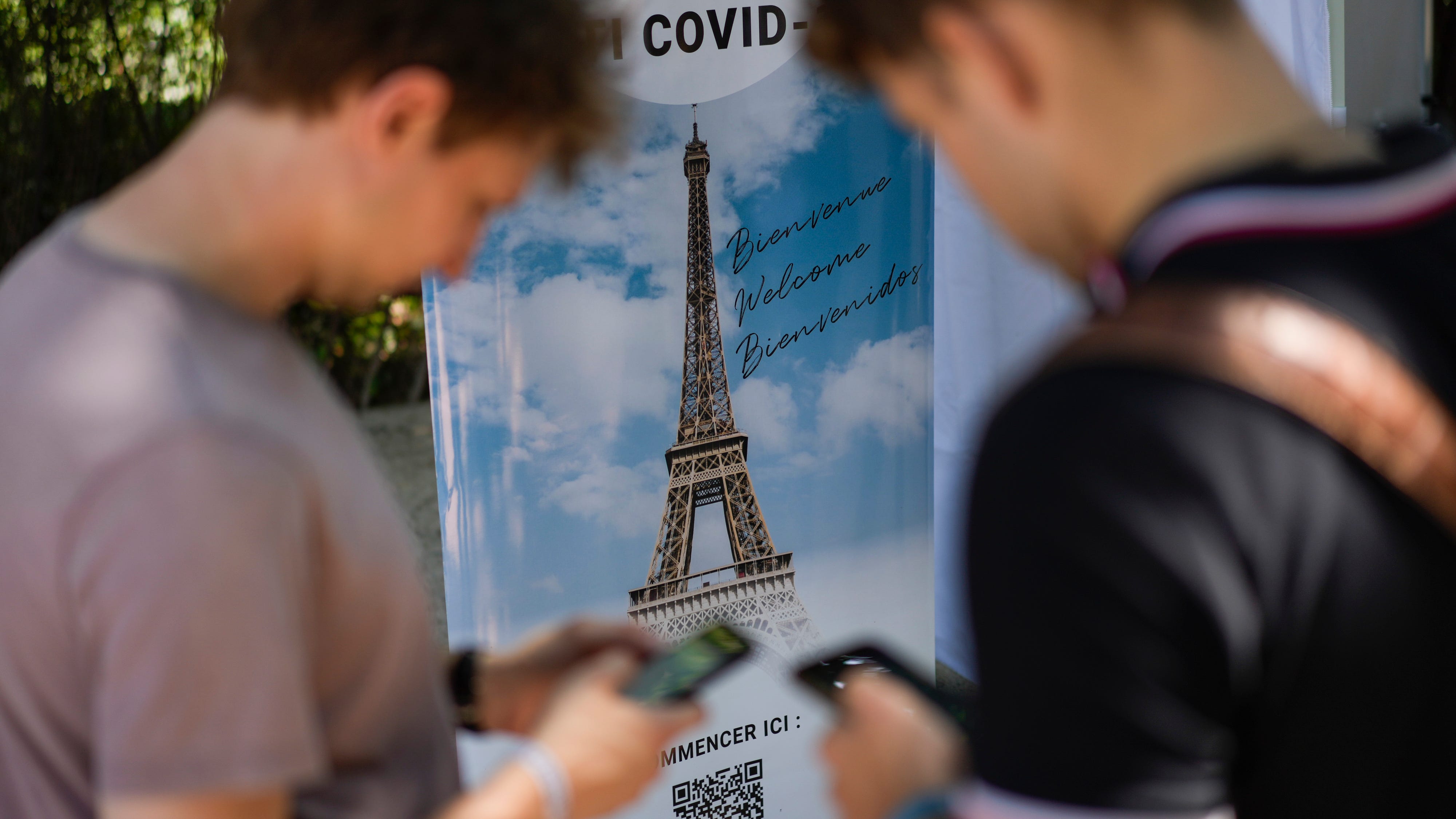 France requires COVID pass for Eiffel Tower, tourist venues