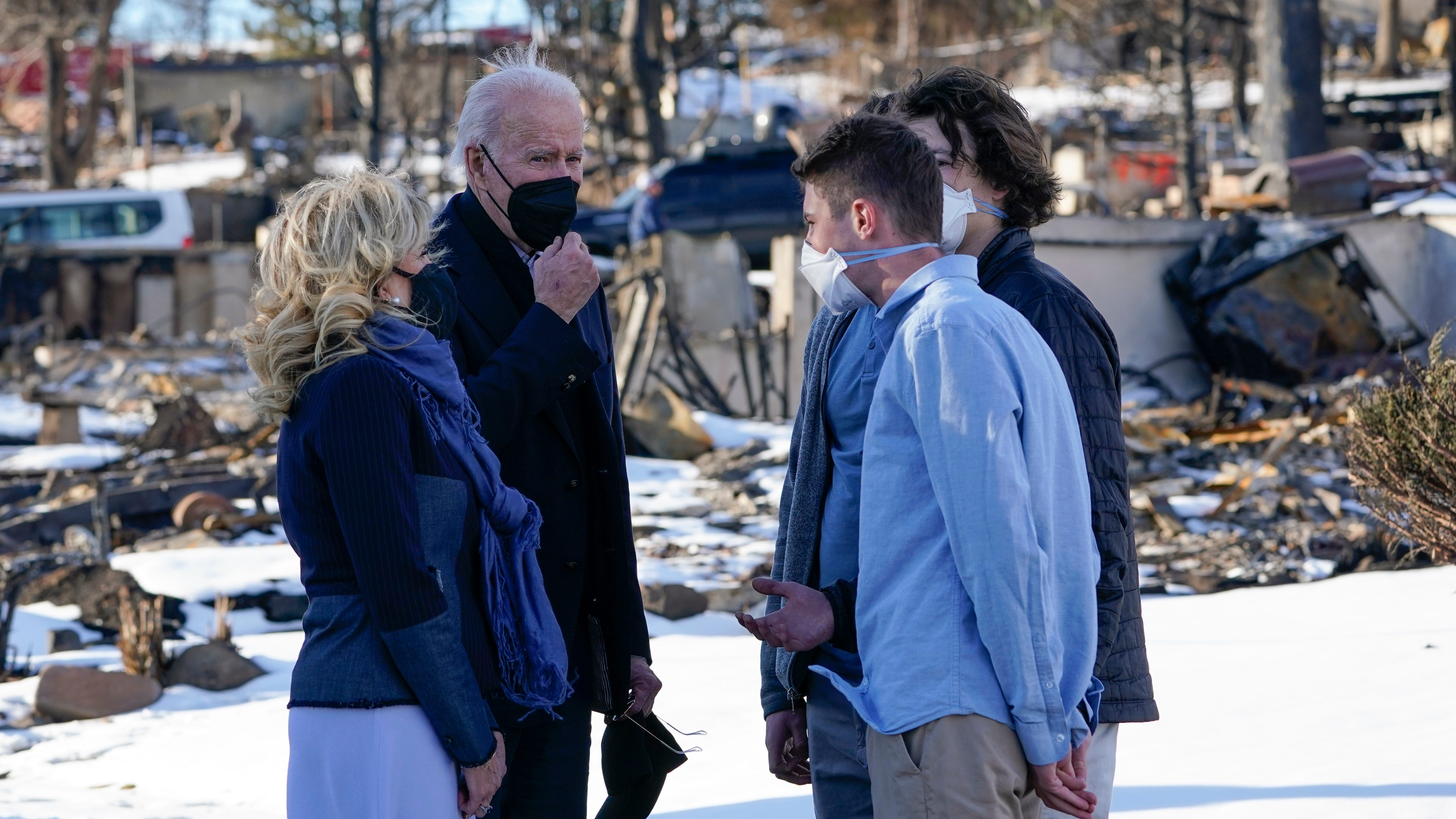 Biden surveys Colorado wildfire damage, comforts victims