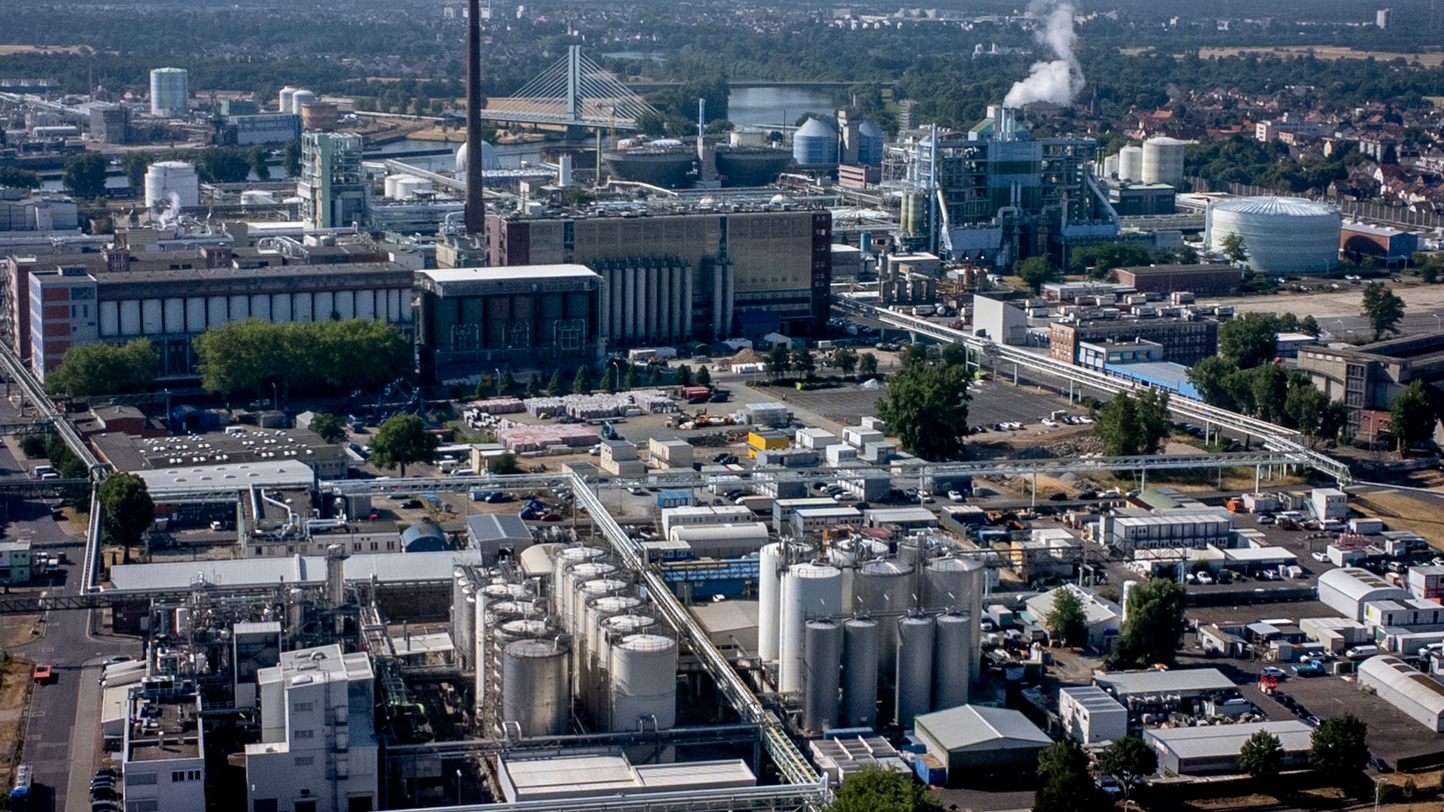 EU countries adopt mandatory gas storage amid Russia's cuts