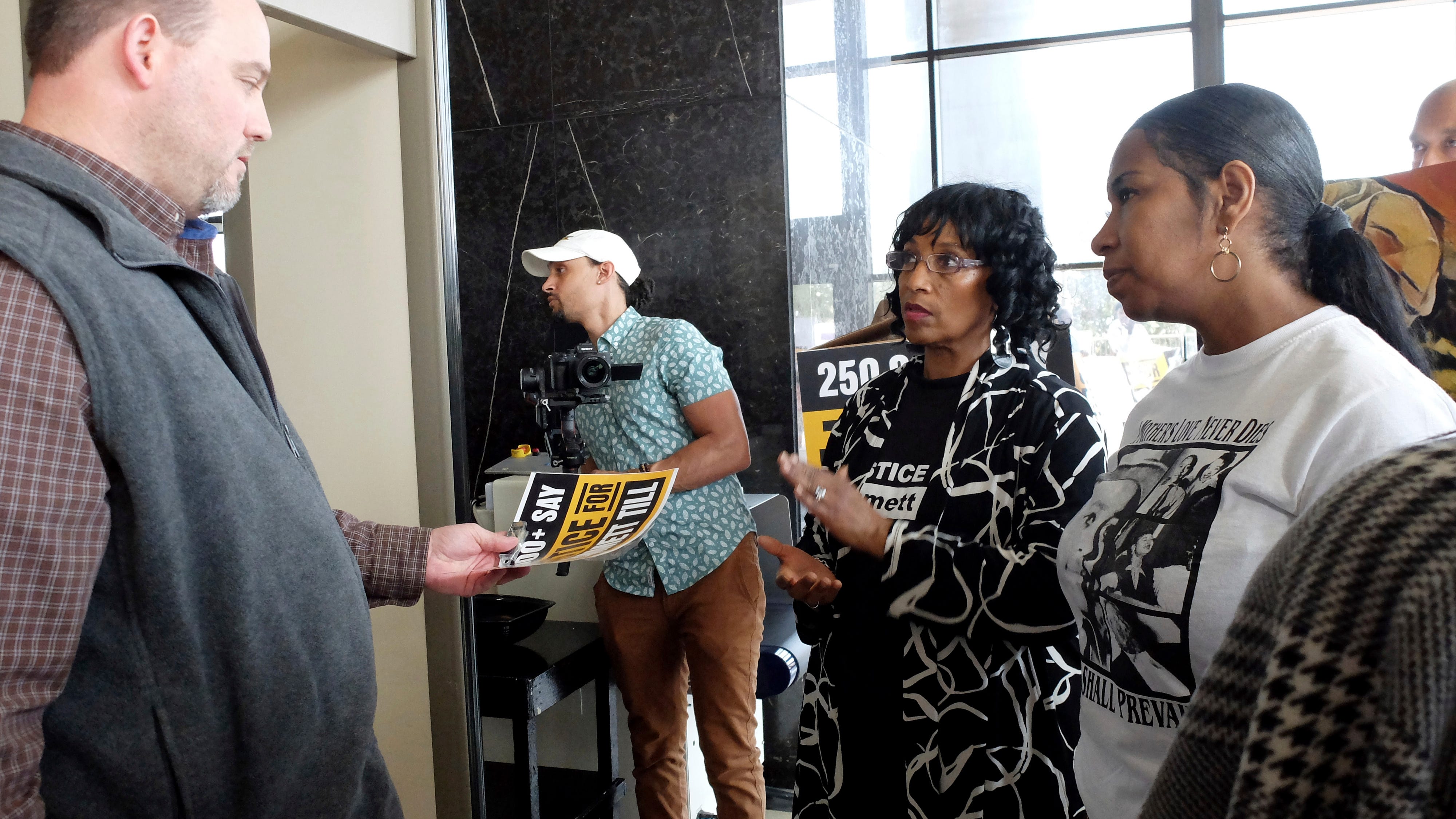 Emmett Till relatives seek renewed probe of '55 lynching