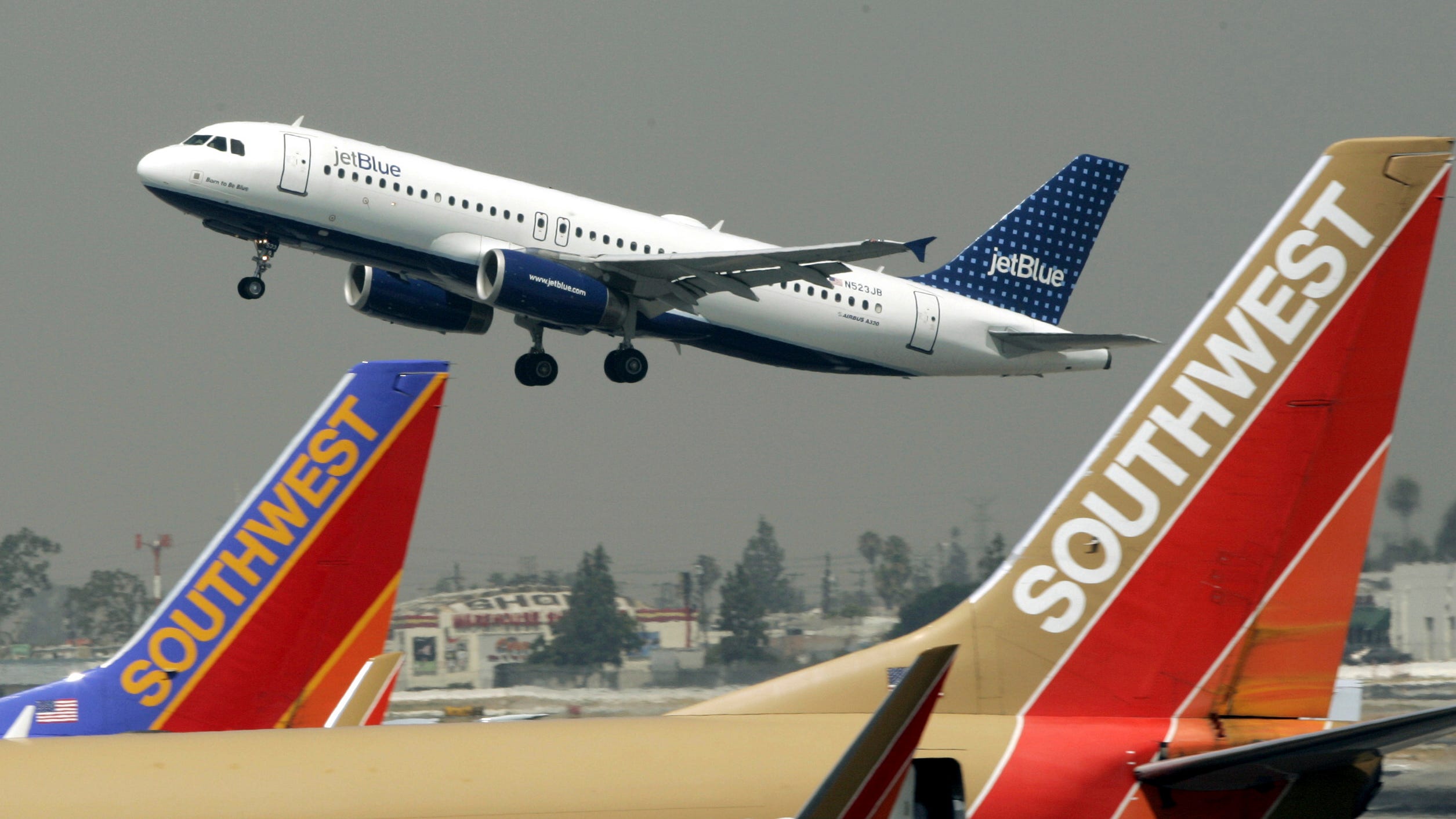 JetBlue, Southwest spar over slots in antitrust trial