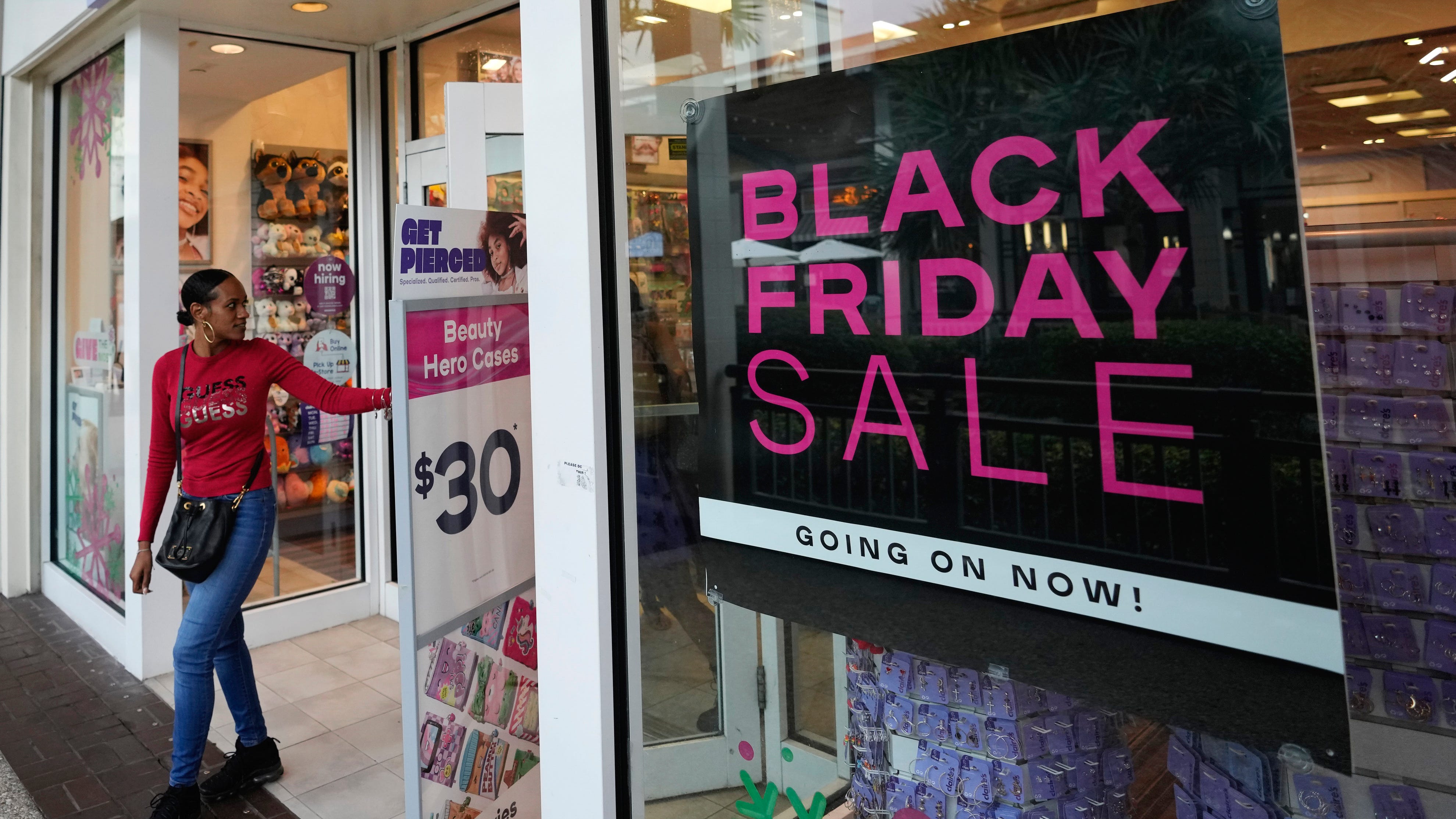 Holiday shopping kicks off with inflation dampening spirits