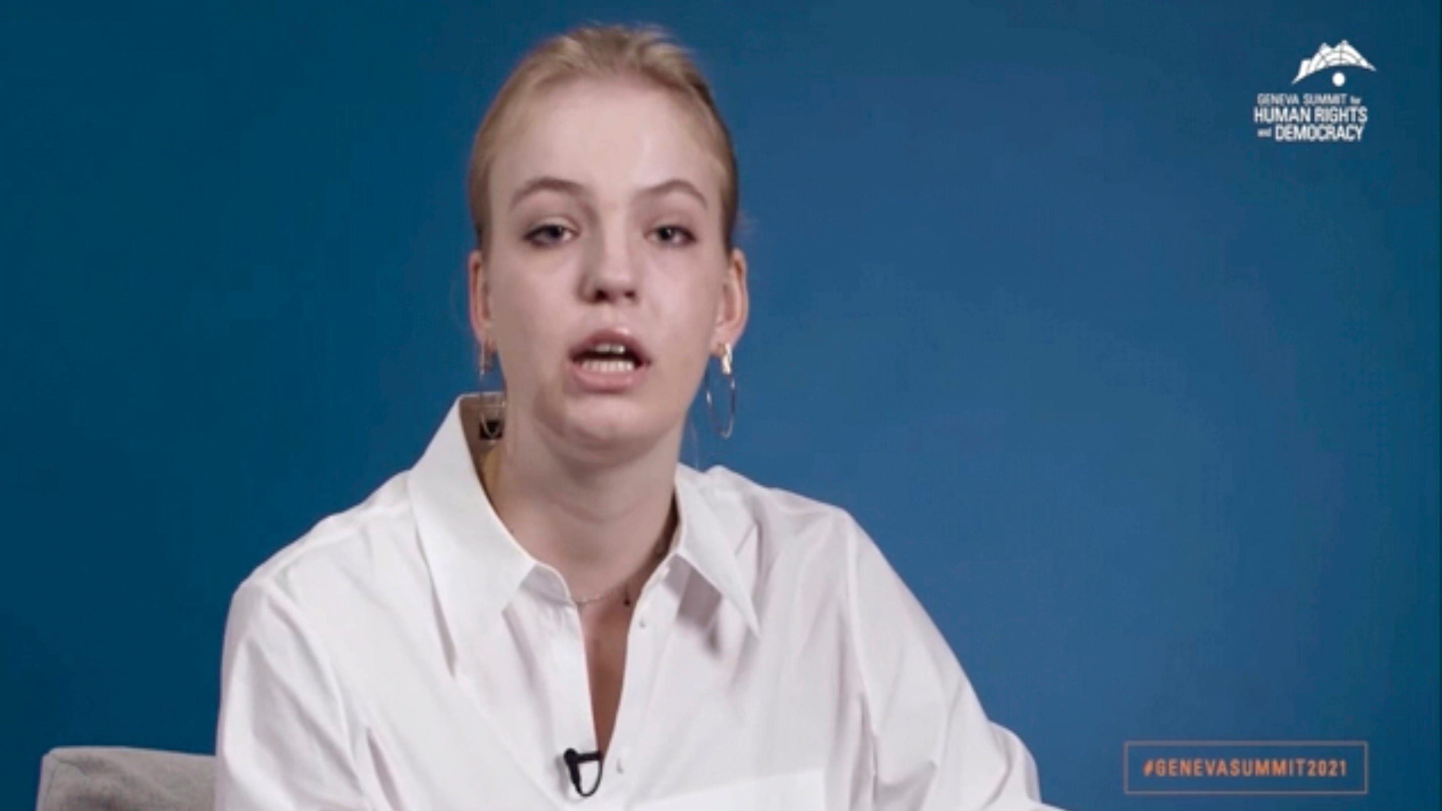 Navalny daughter accepts human rights award on his behalf