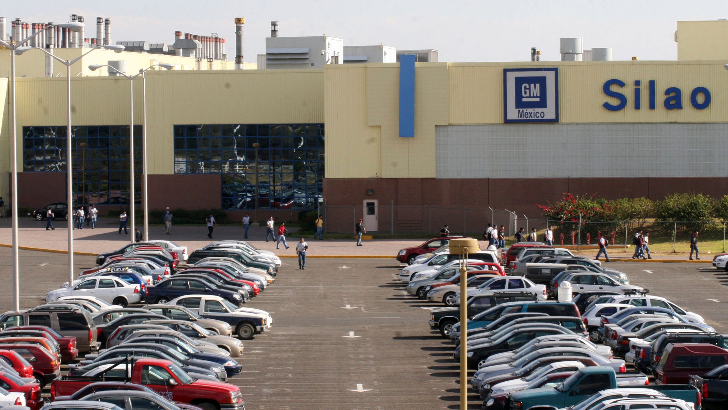 Workers at Mexico GM plant end contract, oust union in vote