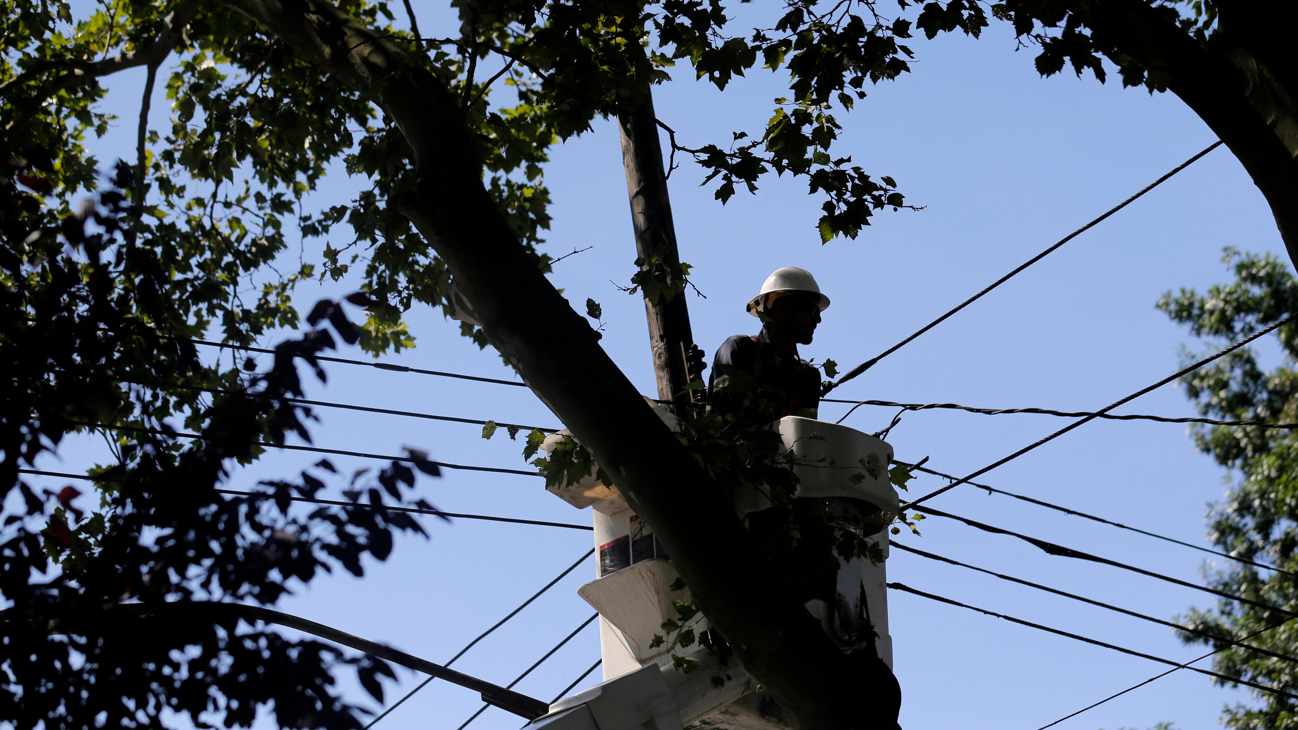 New York is urged to pay public's ballooning utility debt