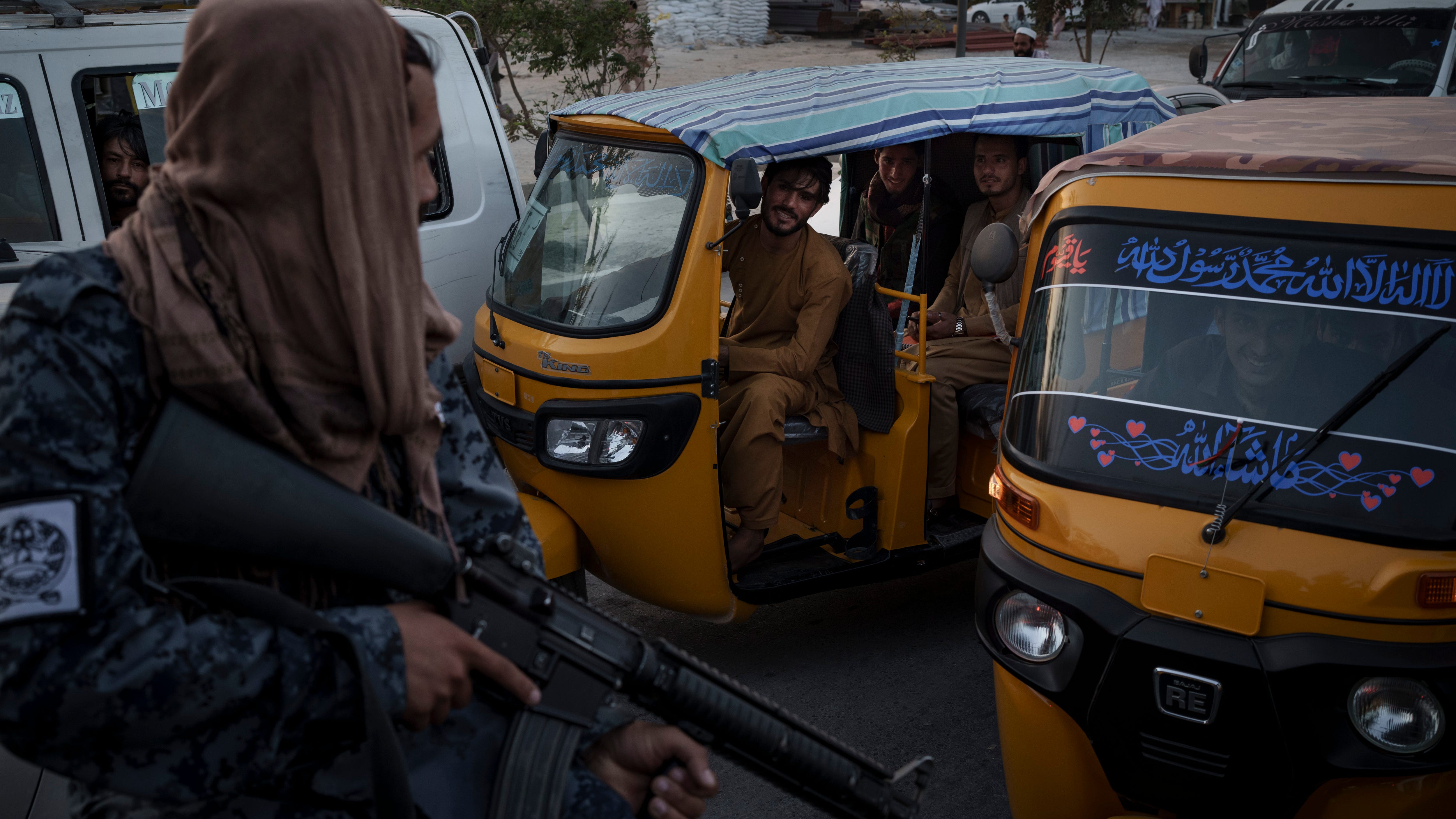 IS bomb attacks on Taliban raise specter of wider conflict