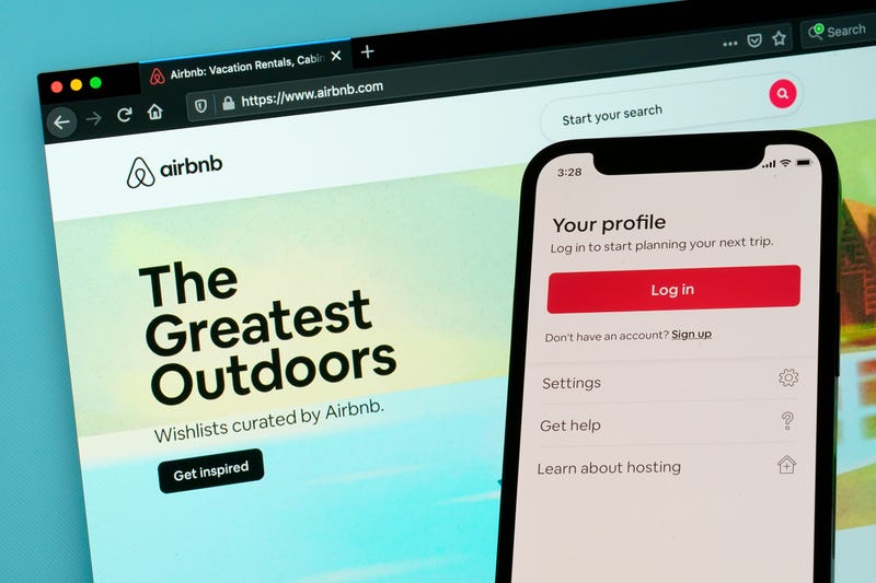 Earns Airbnb