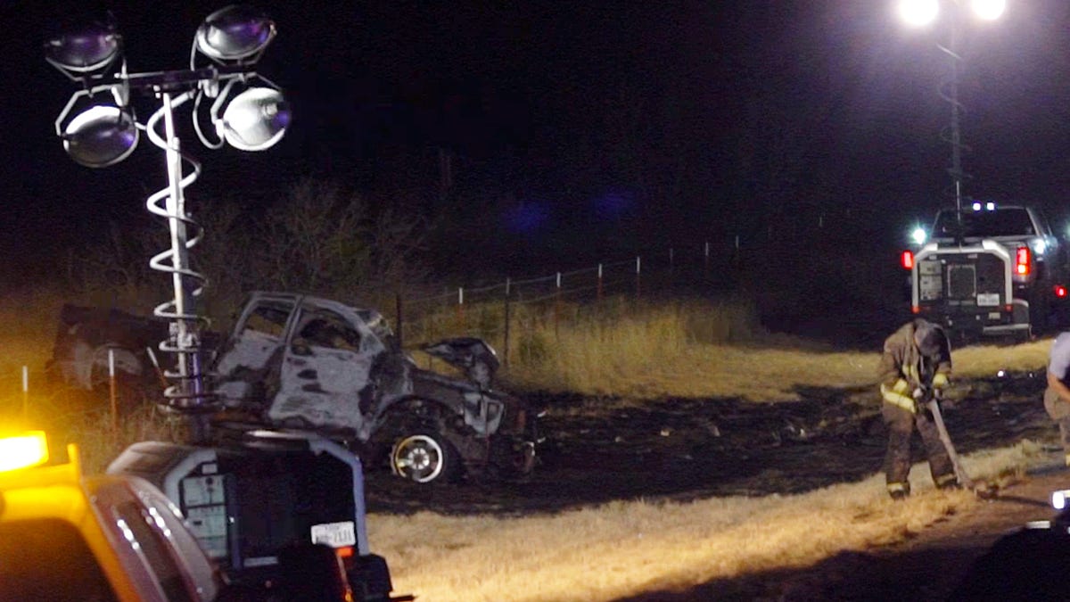 9 dead in Texas crash involving U. of Southwest golf teams