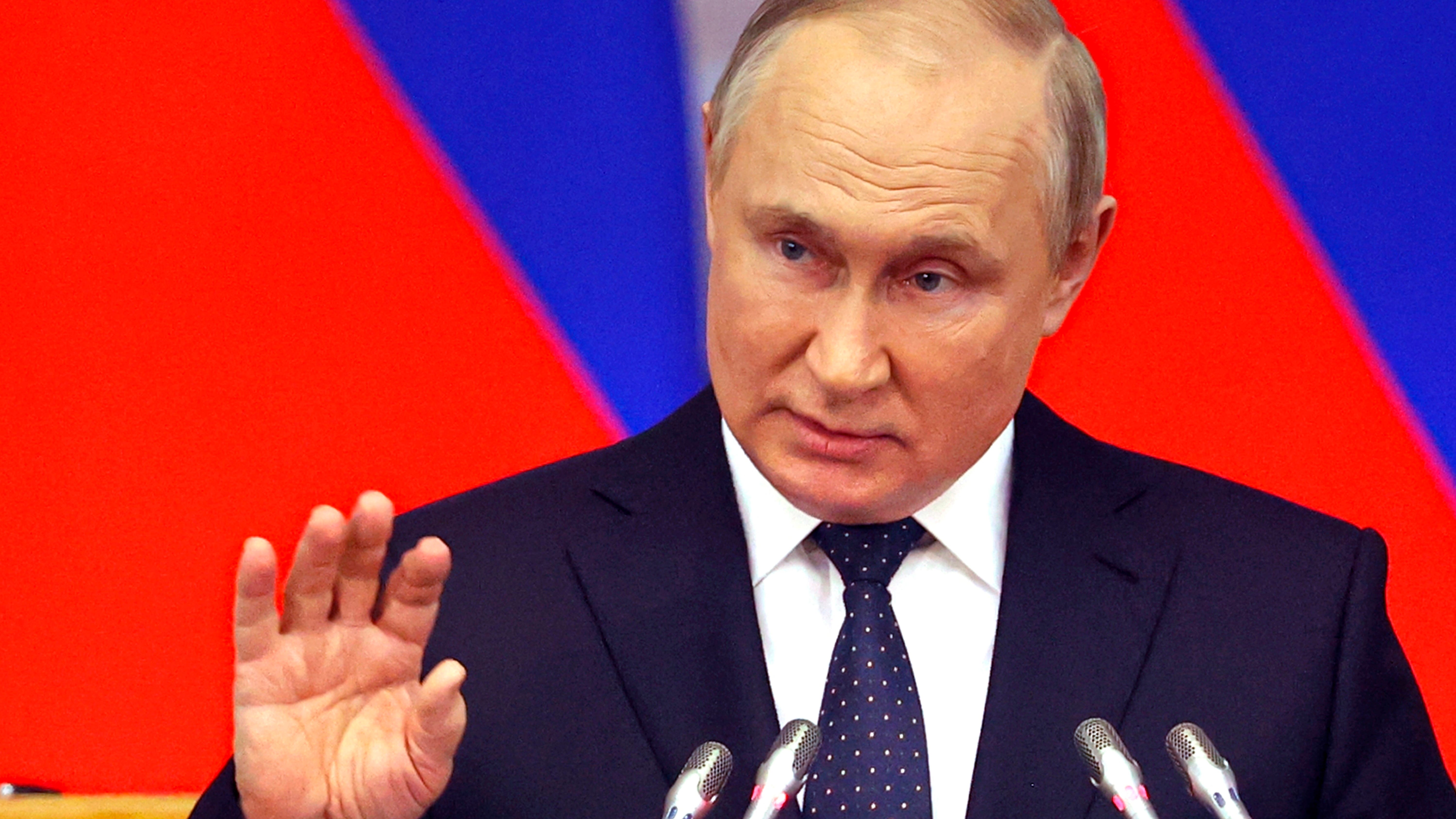 Putin gas cutoff shakes up Europe at little cost to Kremlin