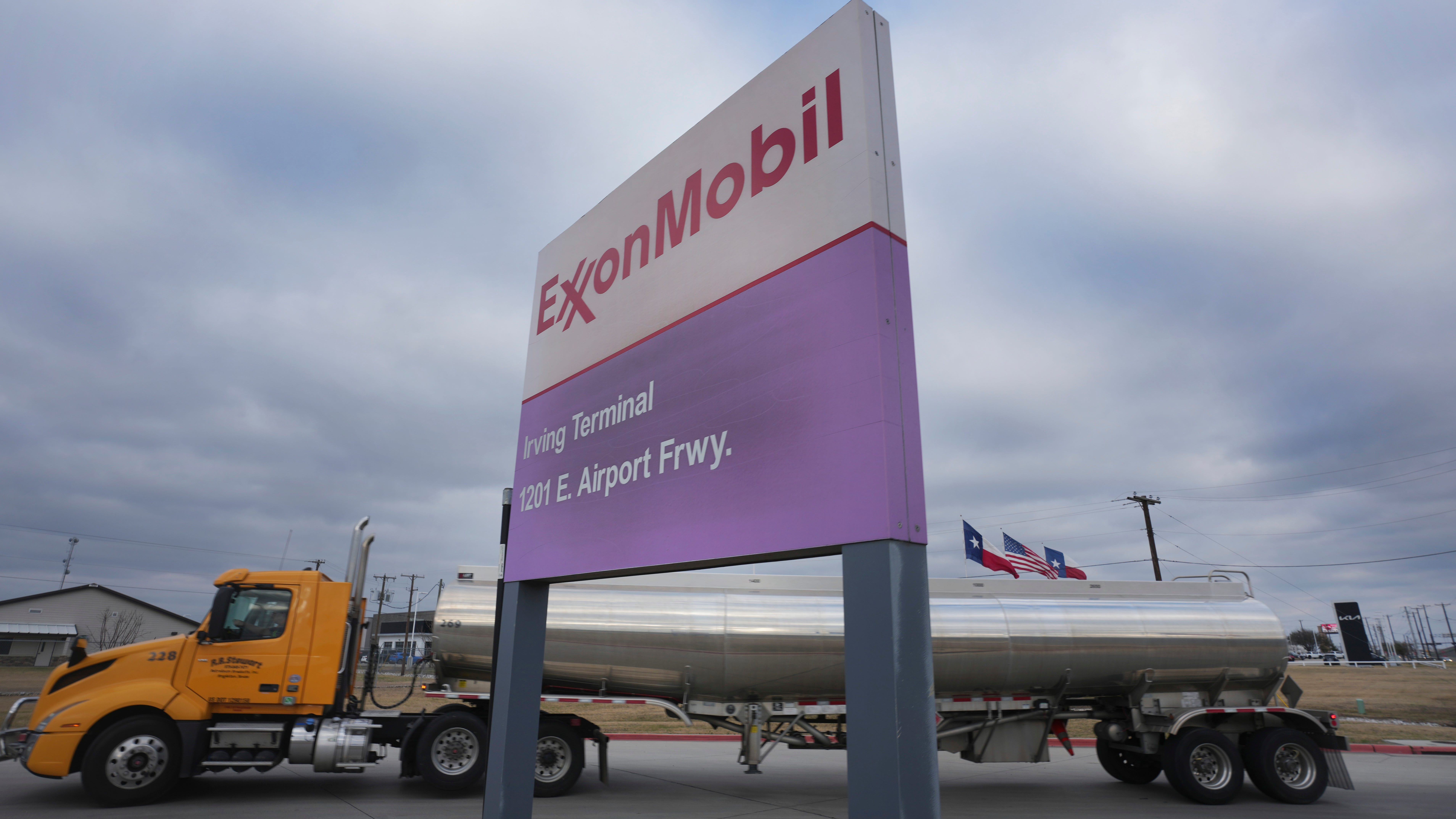 Unprecedented profit for Exxon as travel, and war, heated up