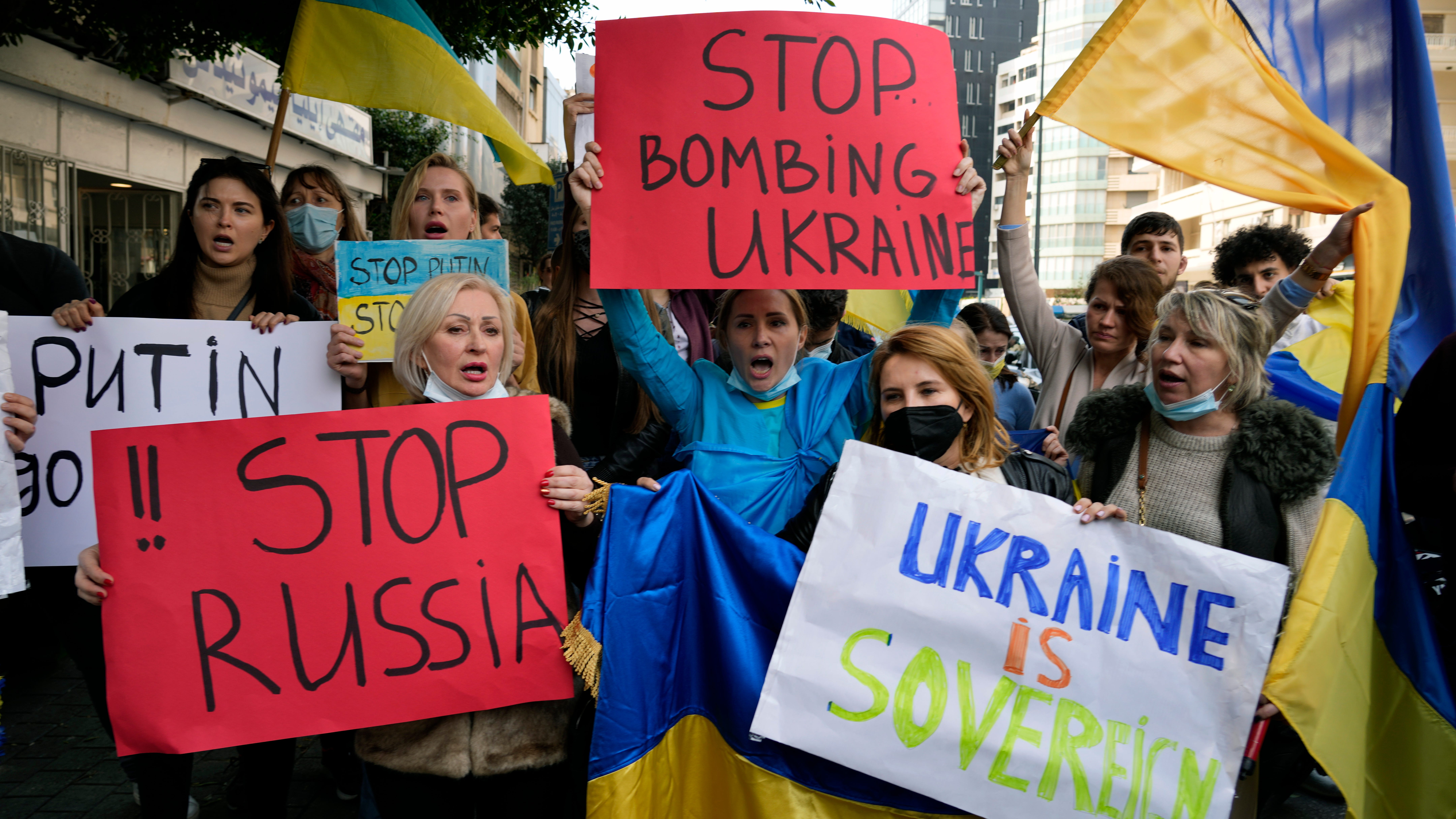  World leaders move to slap sanctions on the Kremlin