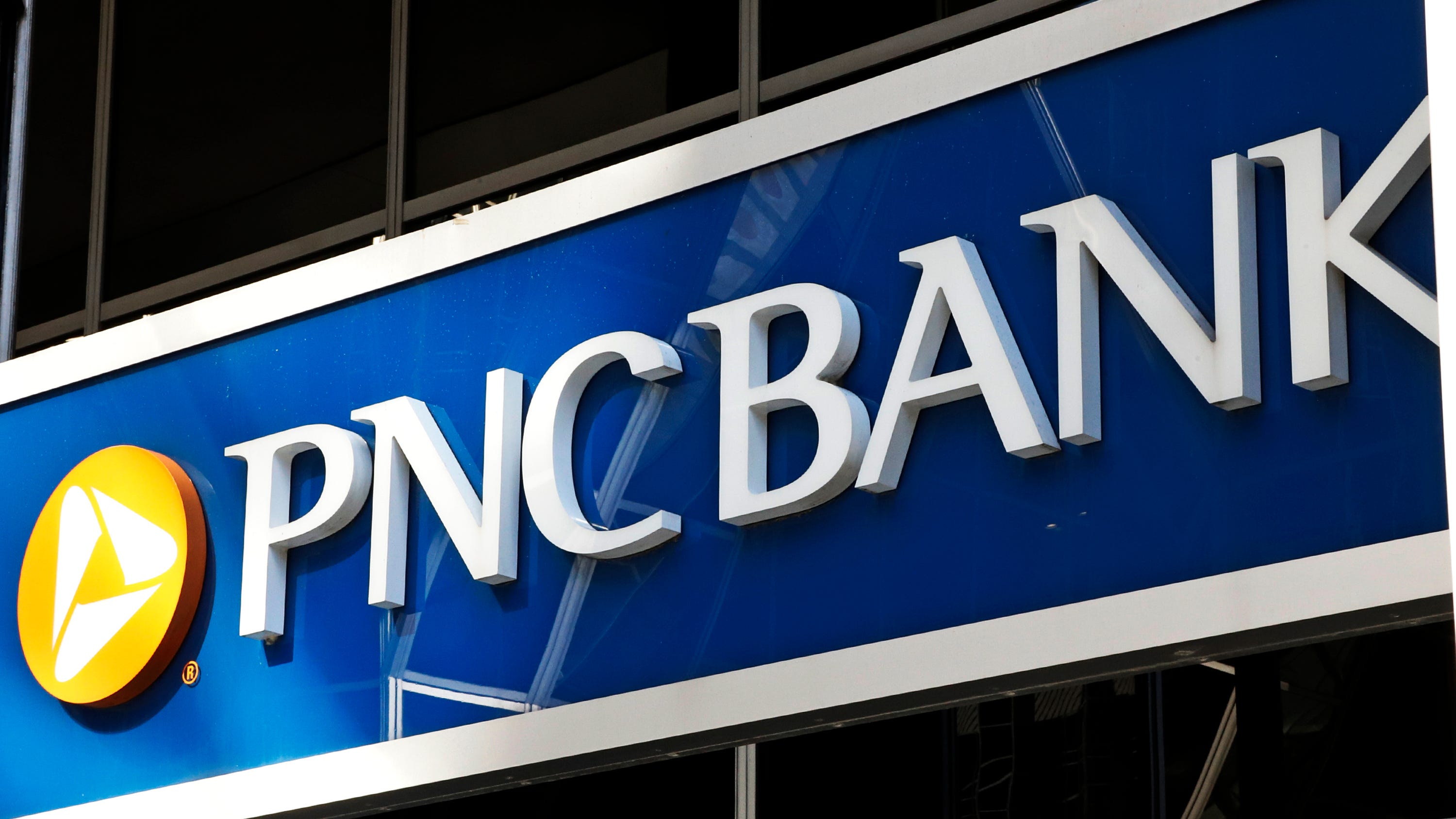 PNC to raise base wages to $18 an hour, latest bank to do so