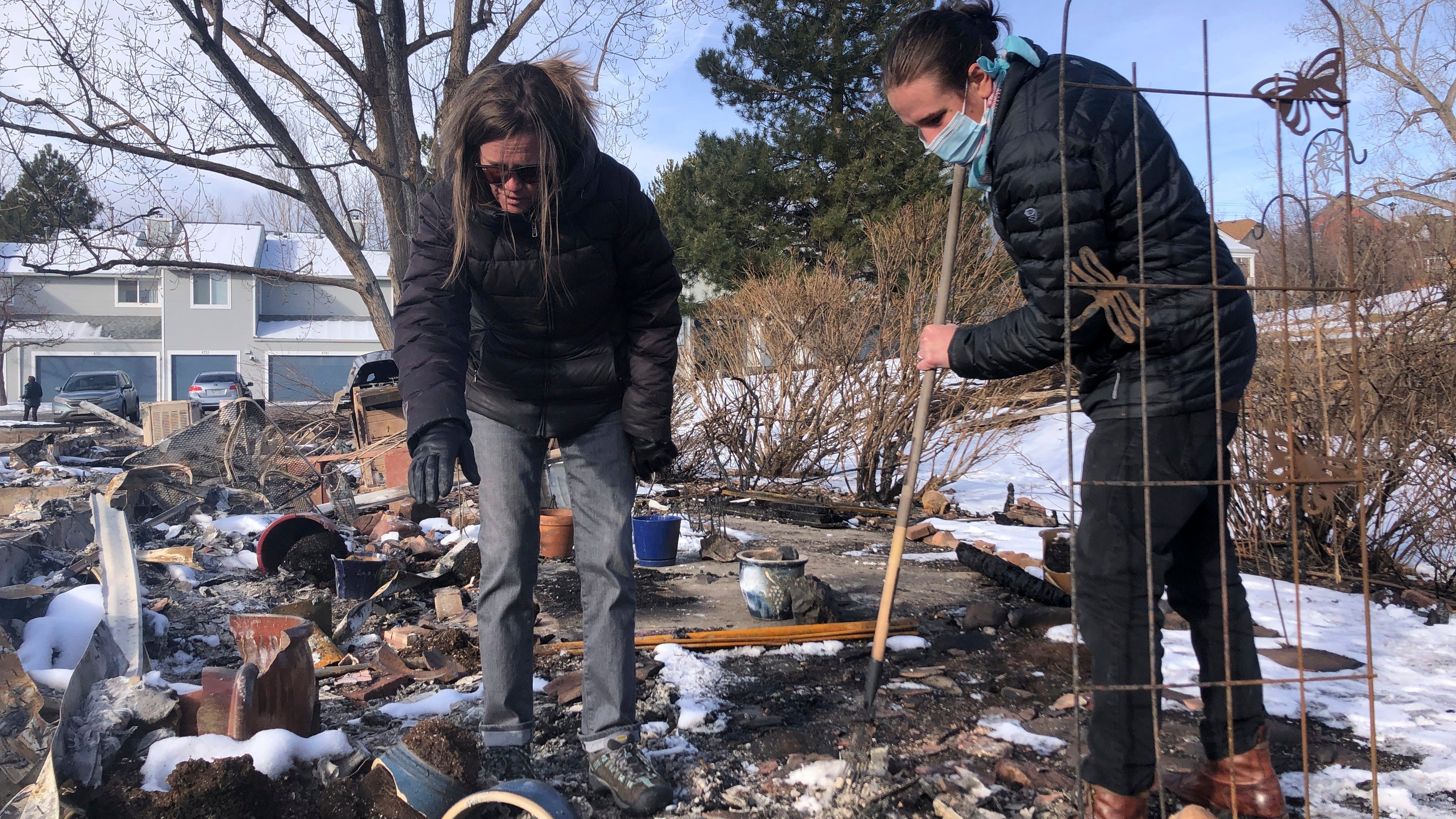 Crews box in Colorado wildfire as investigators seek cause