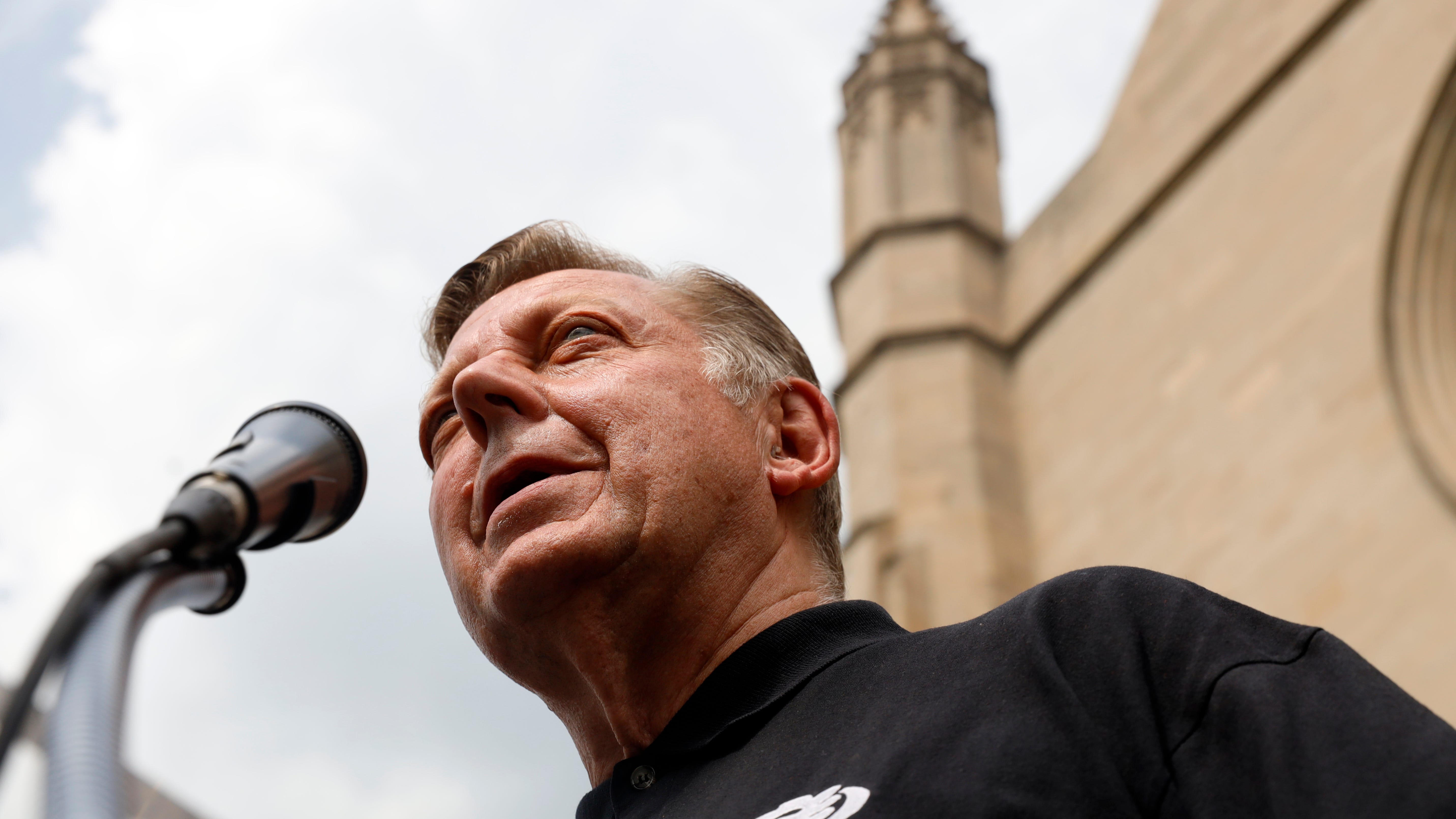 Chicago priest Pfleger reinstated after abuse investigation