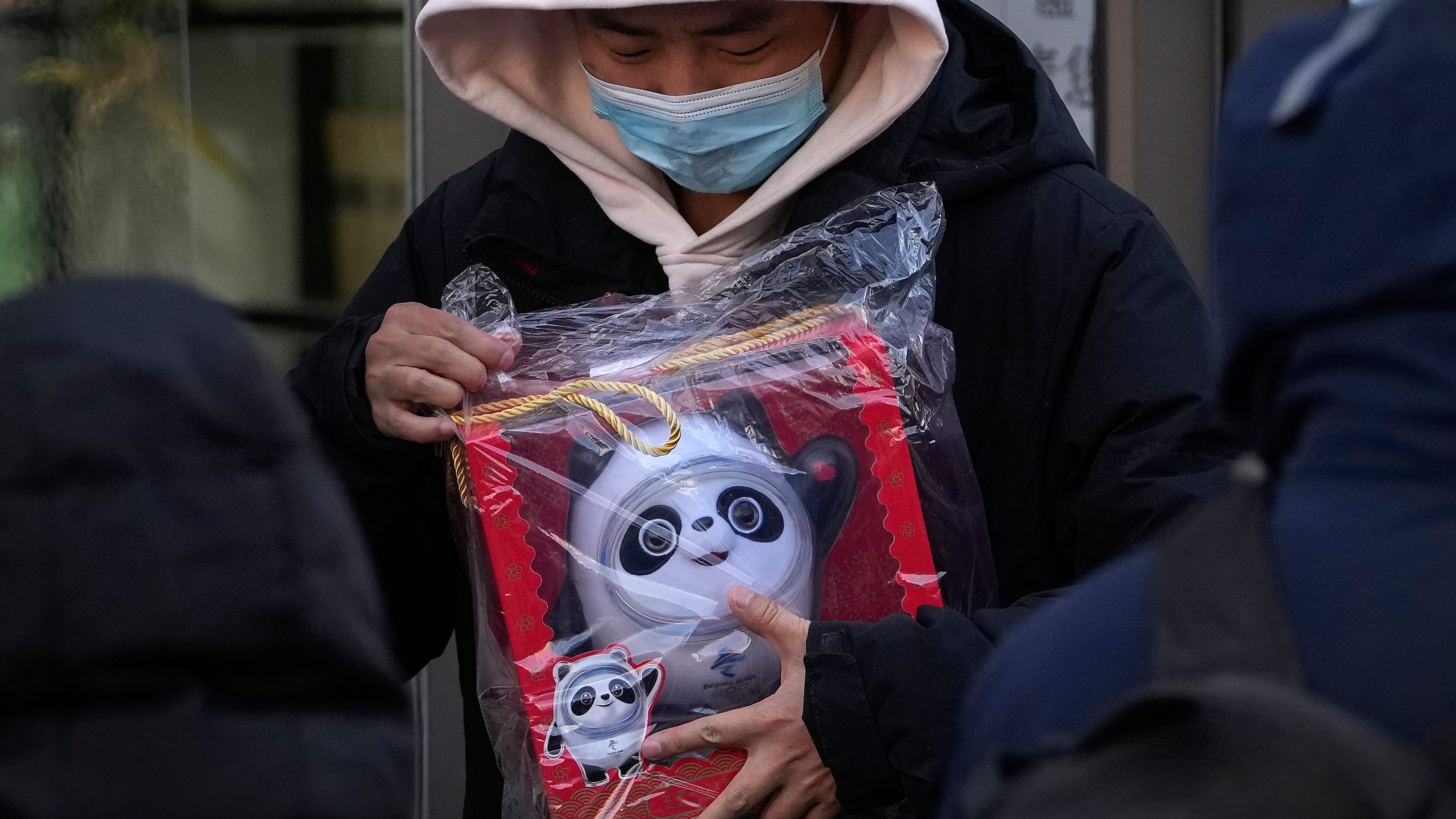 BEIJING SNAPSHOT: A scramble for scarce Olympics souvenirs