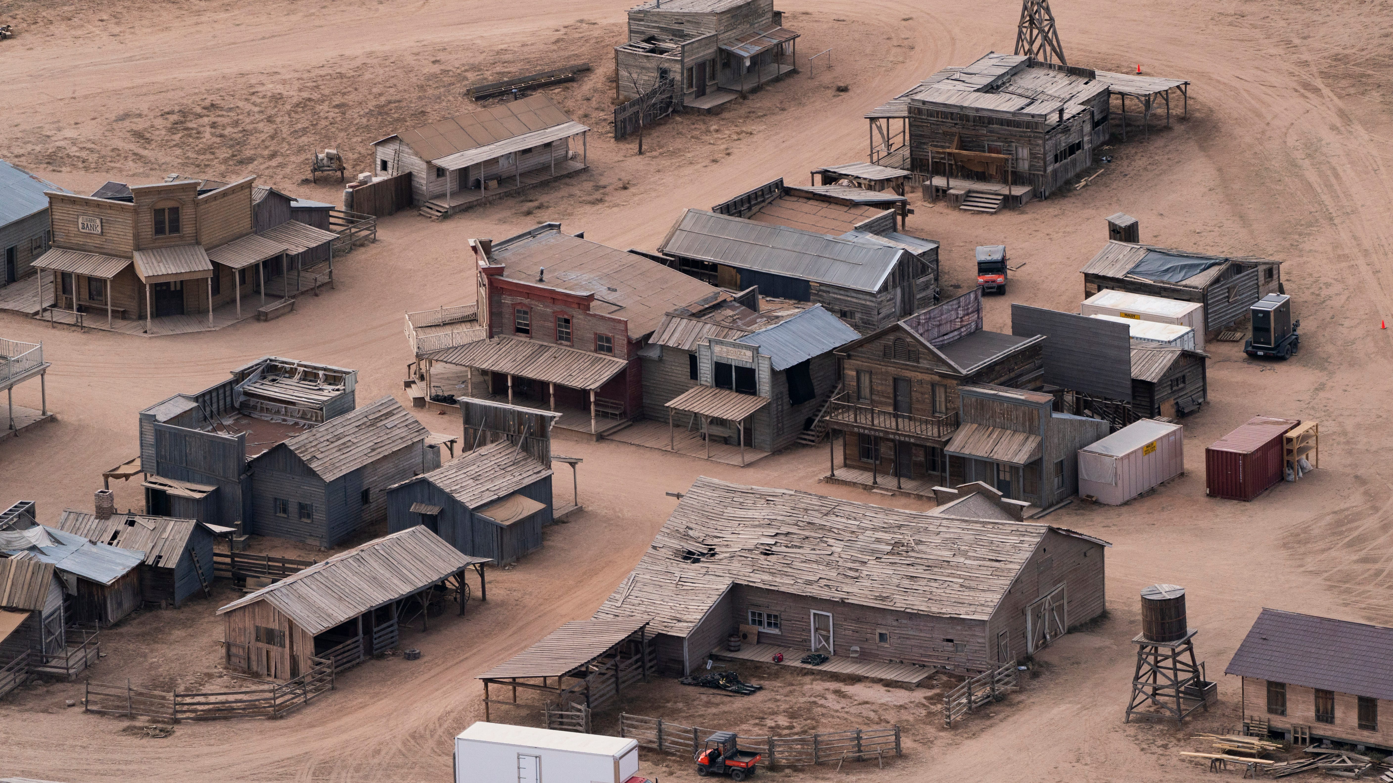 'Rust' armorer attorneys blame producers for 'unsafe' set