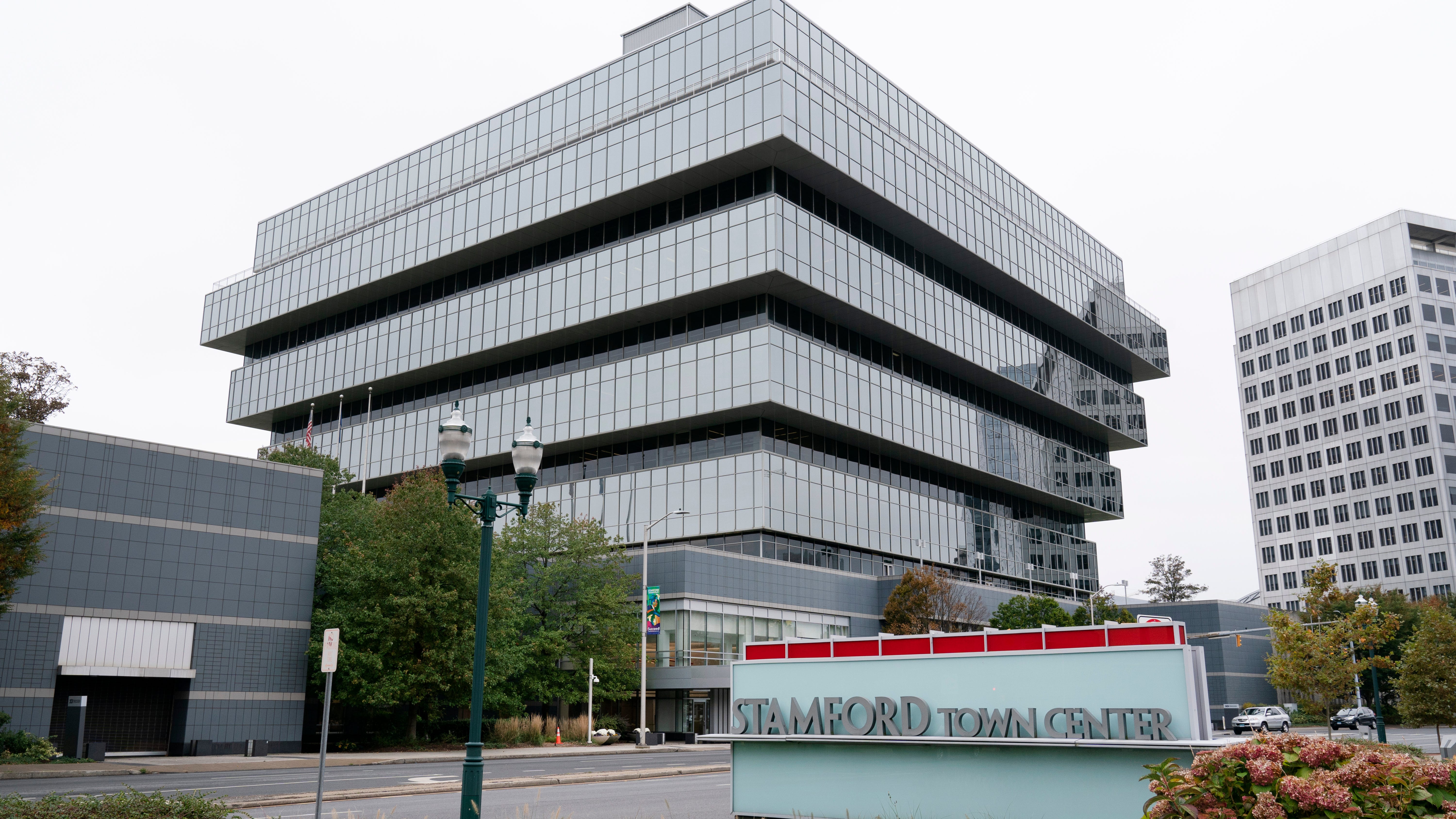 Judge favors boosting Sackler payment in Purdue Pharma deal